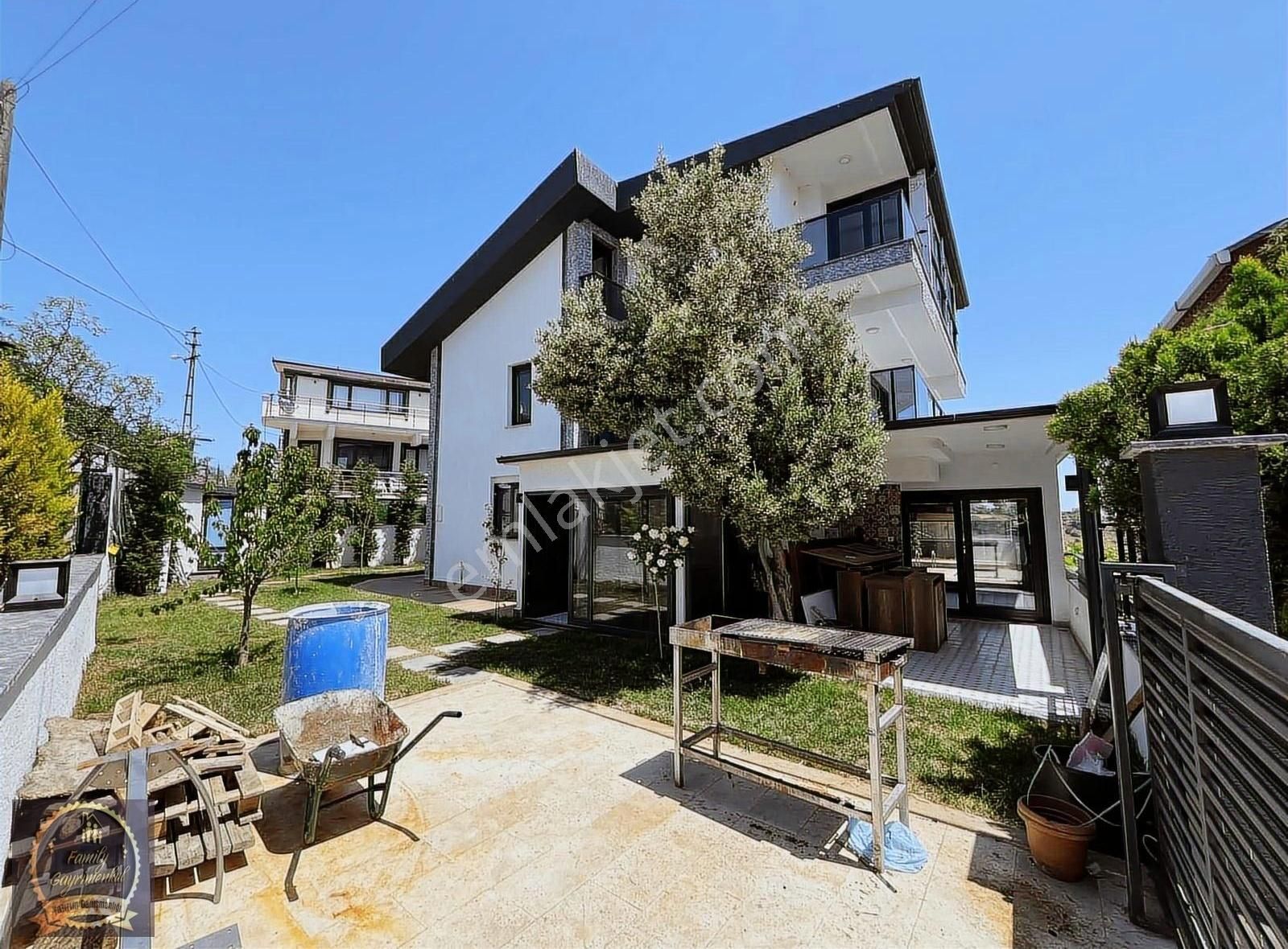 Silivri Merkez'de Deniz Manzaralı,havuzlu,lüks Villa - Görsel 17