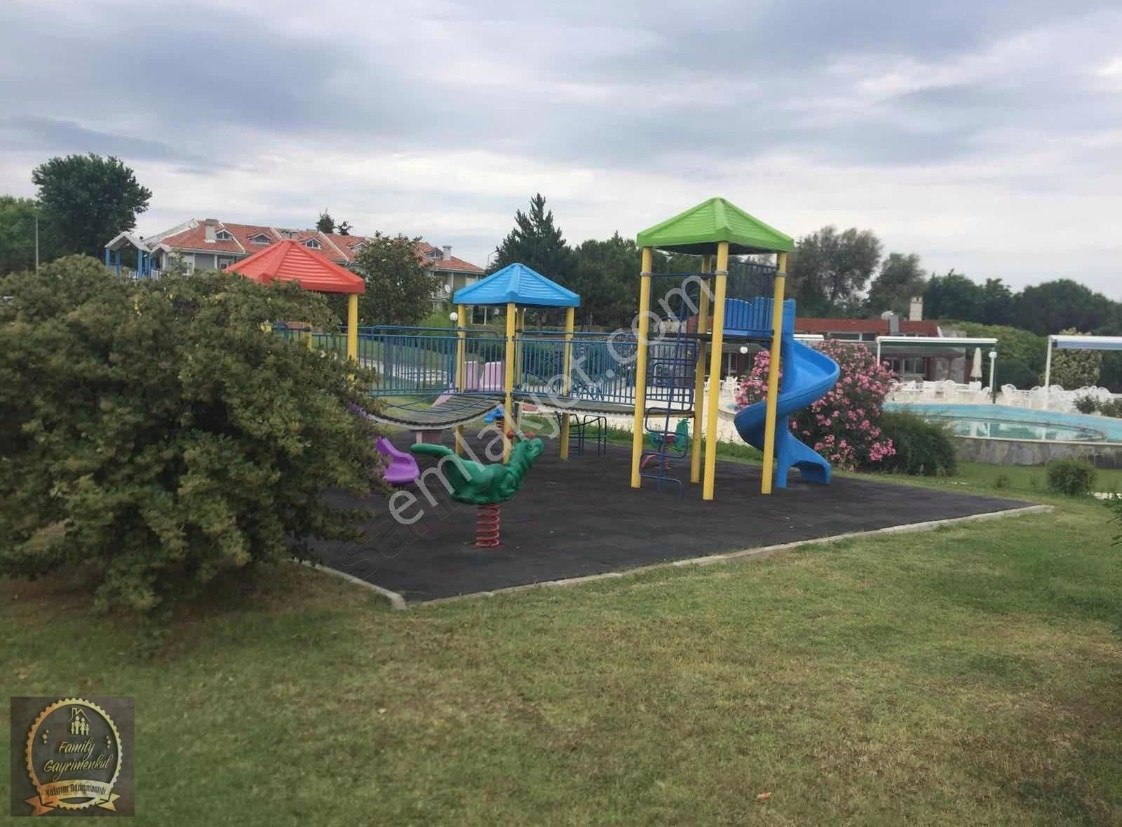 Silivri Uyumkent 8. Mahalle'de Havuz Başı A Tipi Villa - Görsel 2