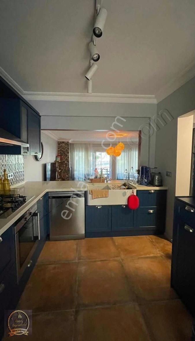 Silivri Uyumkent 8. Mahalle'de Havuz Başı A Tipi Villa