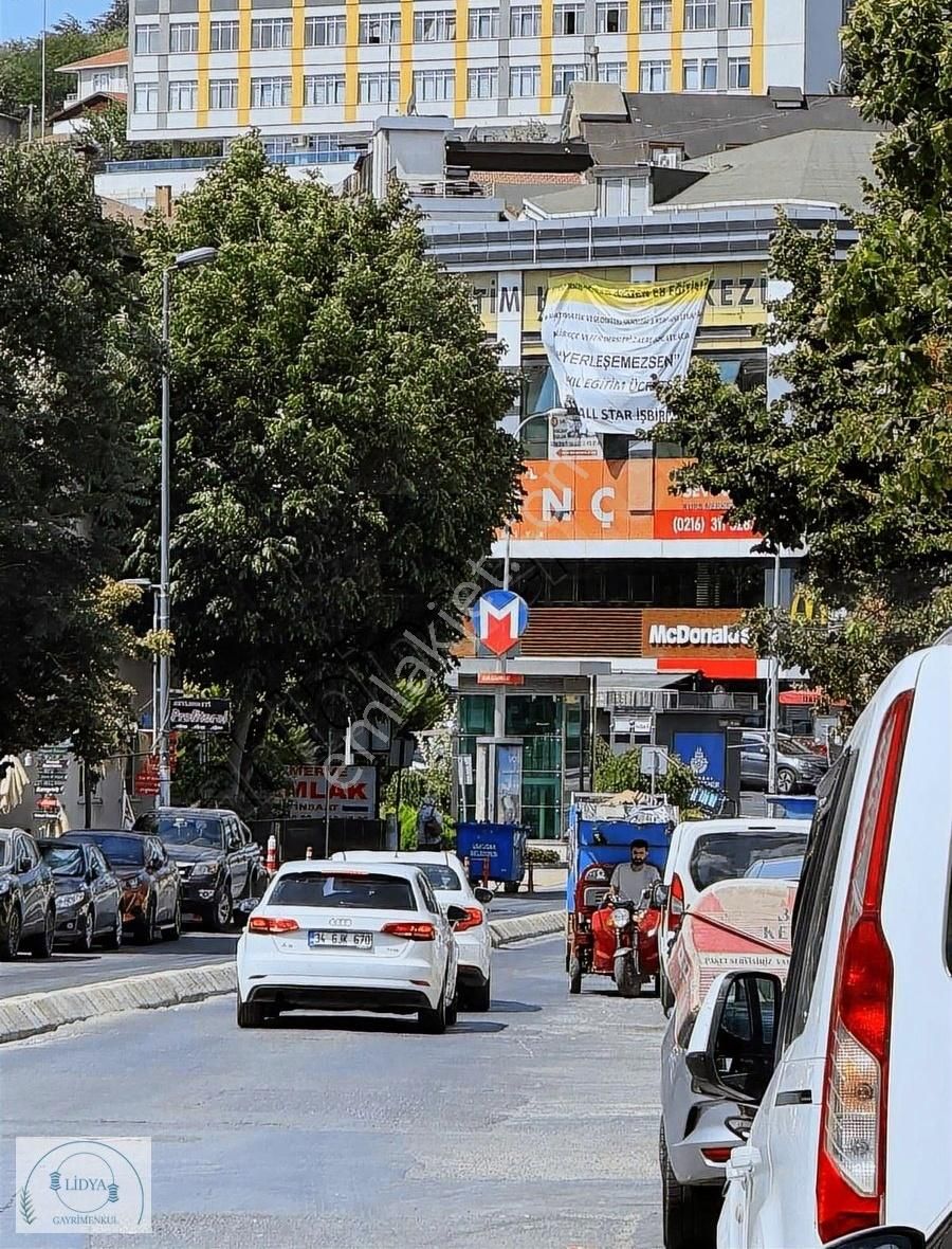 Bulgurlu Merkezde Metroya 50 Metre Kiralık Boş Ofis