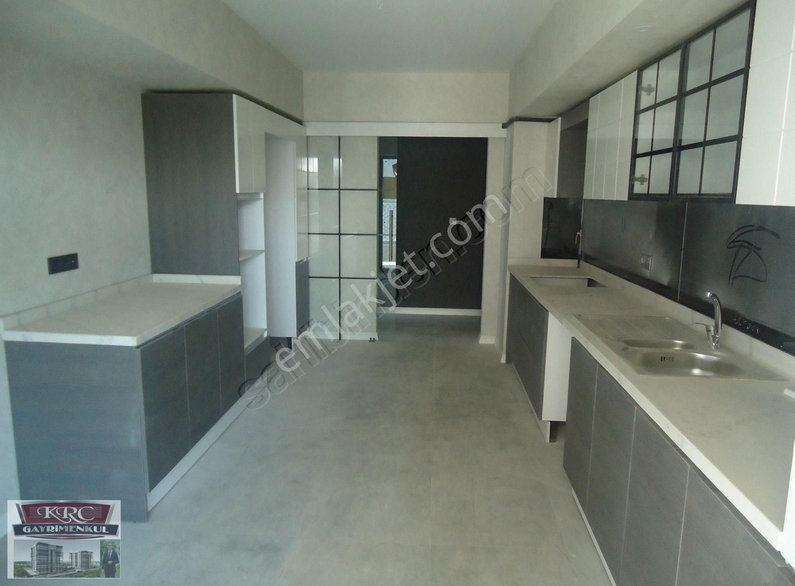 Krc'den Merkezi Konumda Manzaralı Kiralık 3+1 Daire
