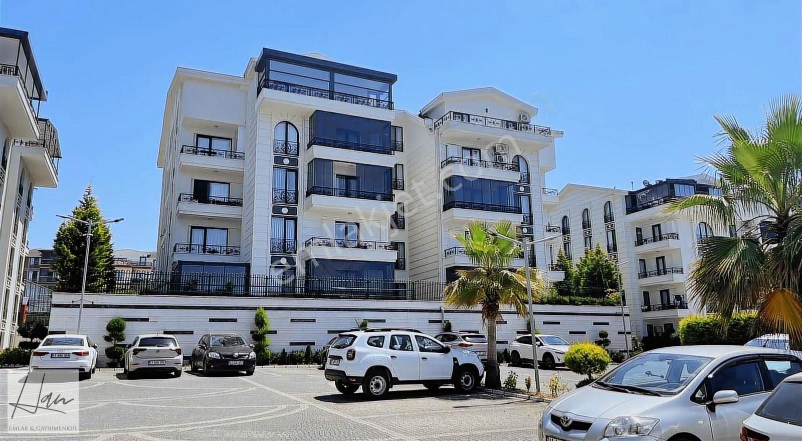 Başiskele'de Site İçerisinde Kiralık 3+1 Ara Kat Daire...