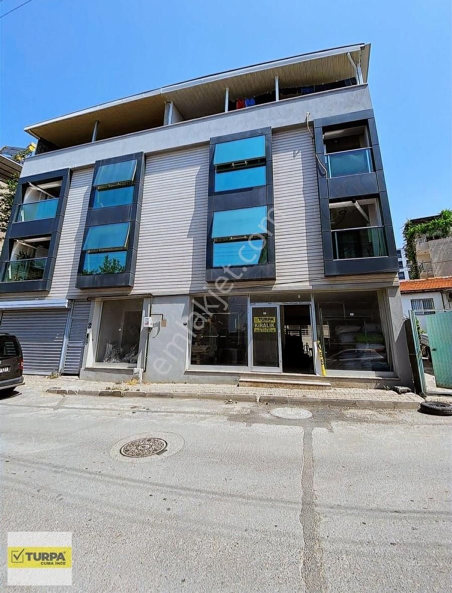 Bayraklı Gümüşpala'da Cadde Üzeri Kiralık Dükkan