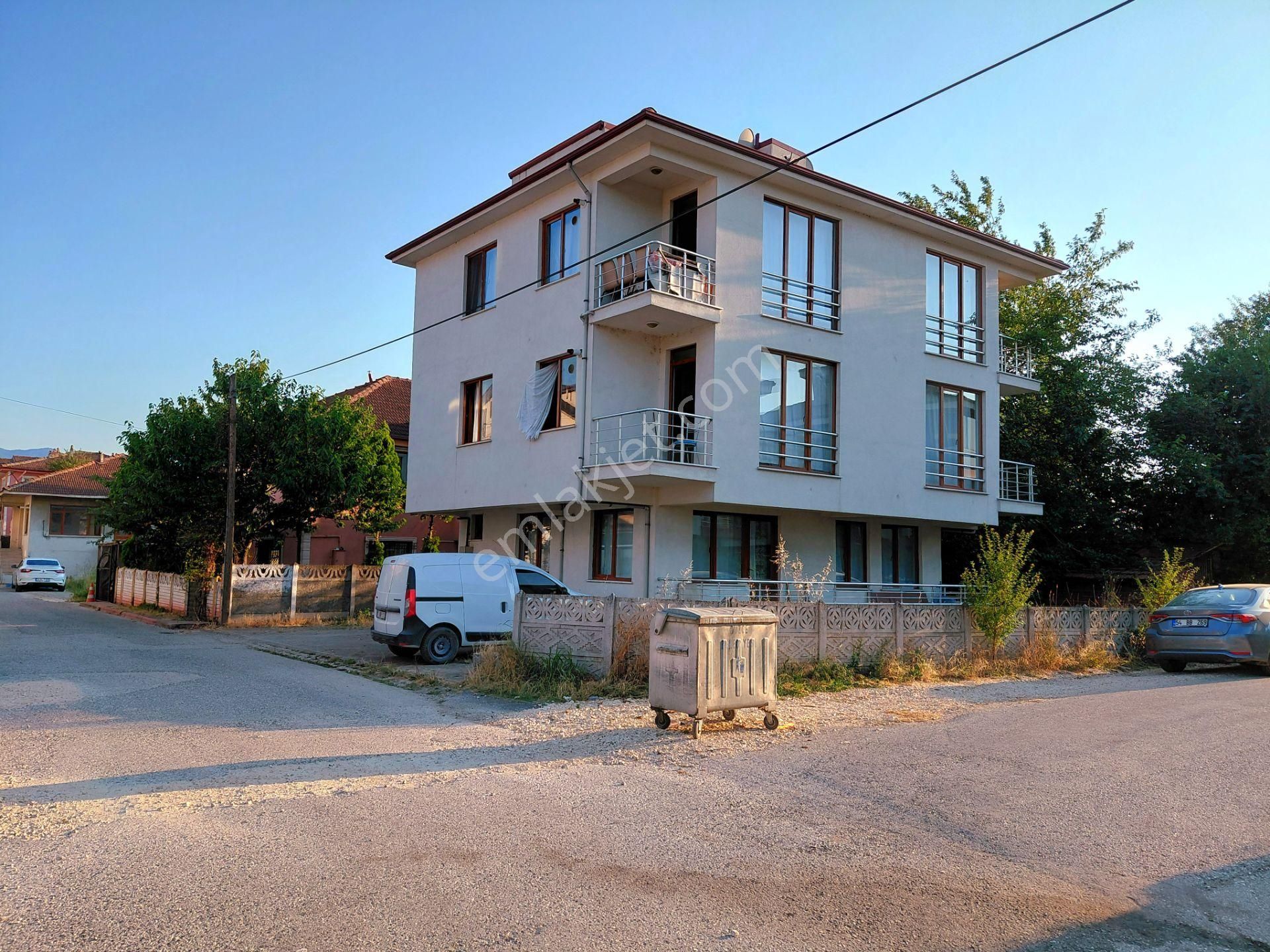 Hak Emlaktan Cumhuriyet Mahallesinde Satılık Çok Uygun 1+1 Daire