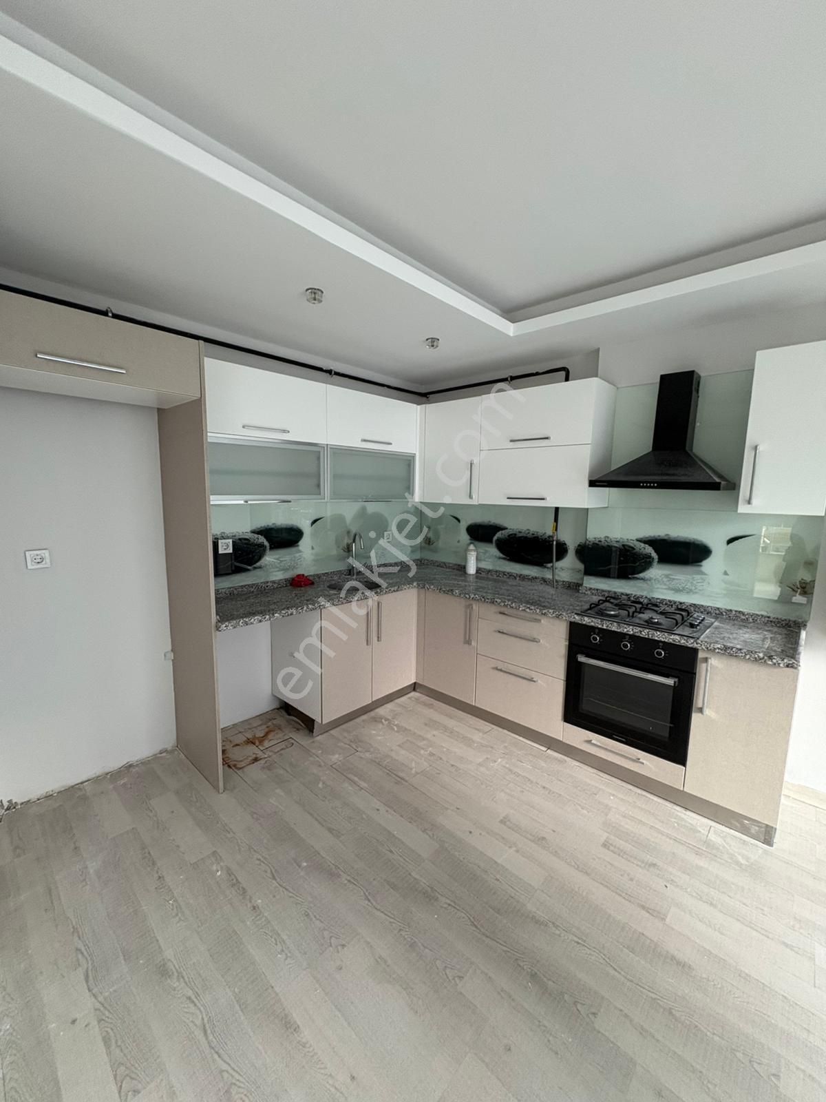 Yüzüncüyıl'da Az Katlı Bina 3+1 Doğalgazlı Satılık Daire