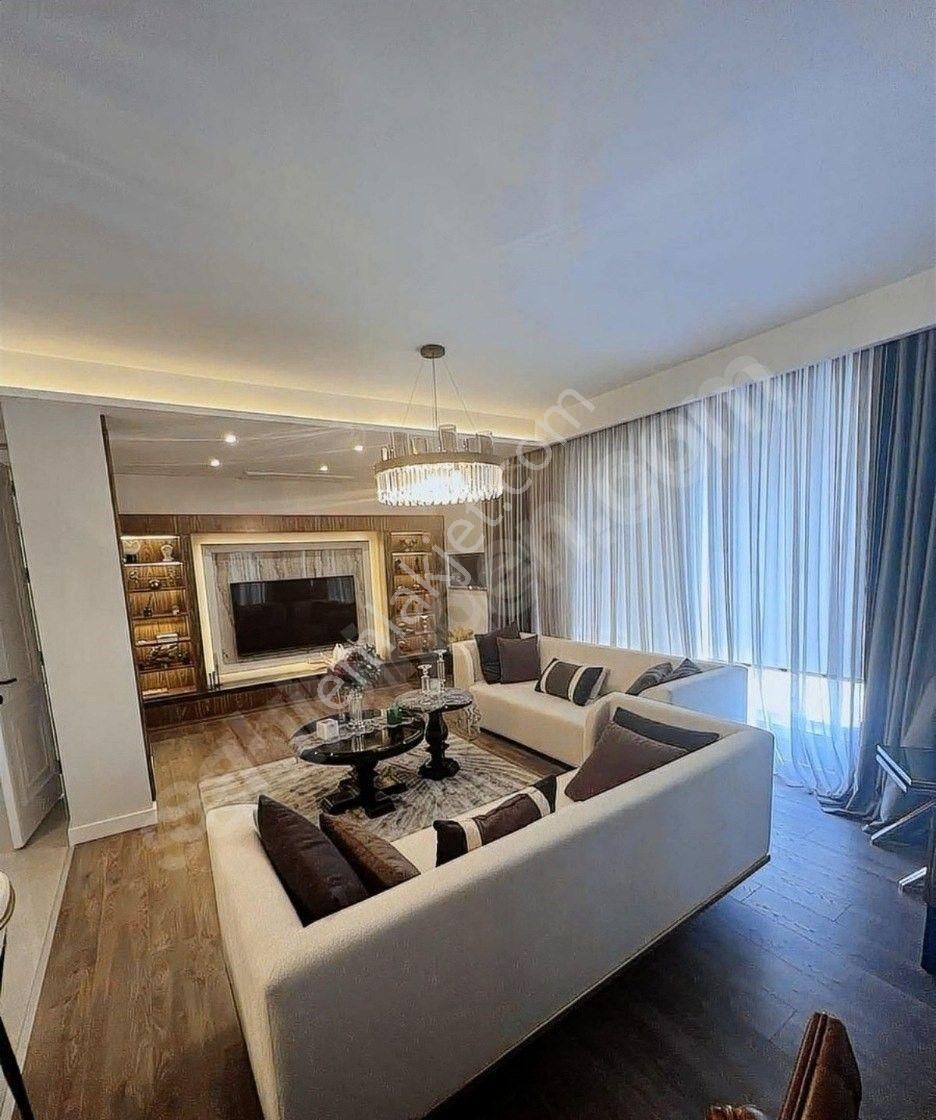 +++ Selanikten Kabasakalda Satılık 4+1 Yüzme Havuzlu Villa+++