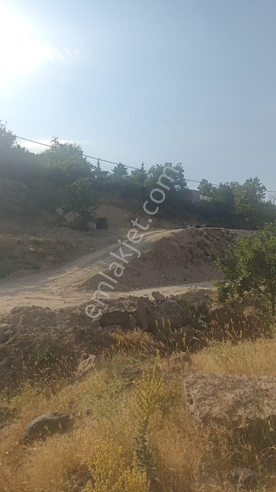 Zincidere'de Doğa Harikası Parsele Yakın Satılık Tarım Alanı