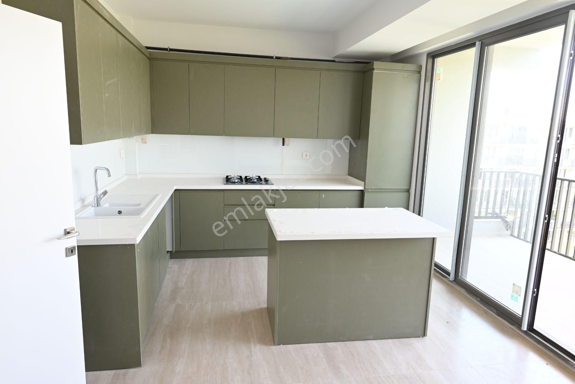 Üstünkent Emlak'tan Site İçi 3+1 D.gazlı Havuzlu Kiralık Daire