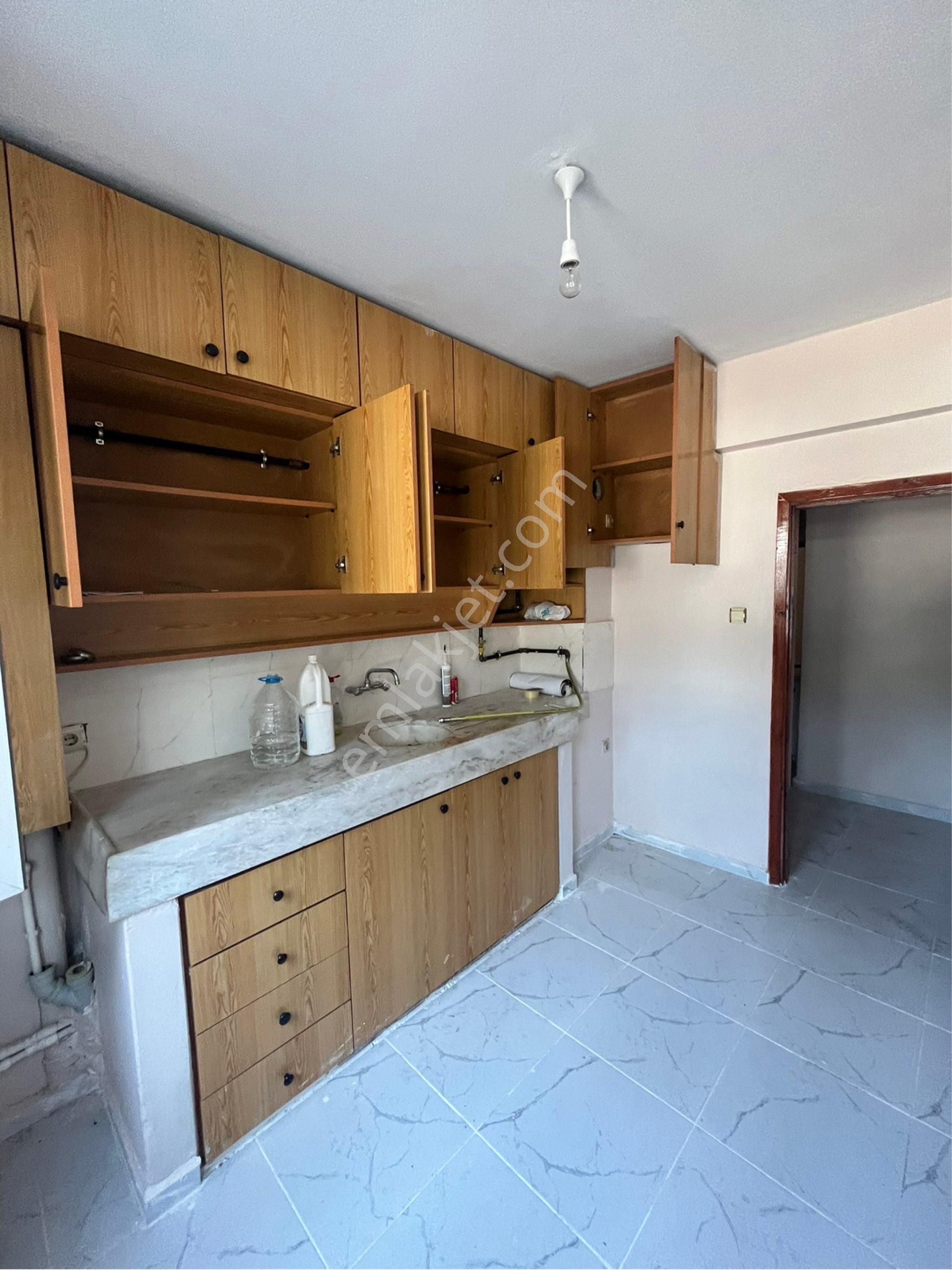 Samsun Gazi Devlet Altı Belediye Ortaokulu Yanında Kiralık 2+1 Daire