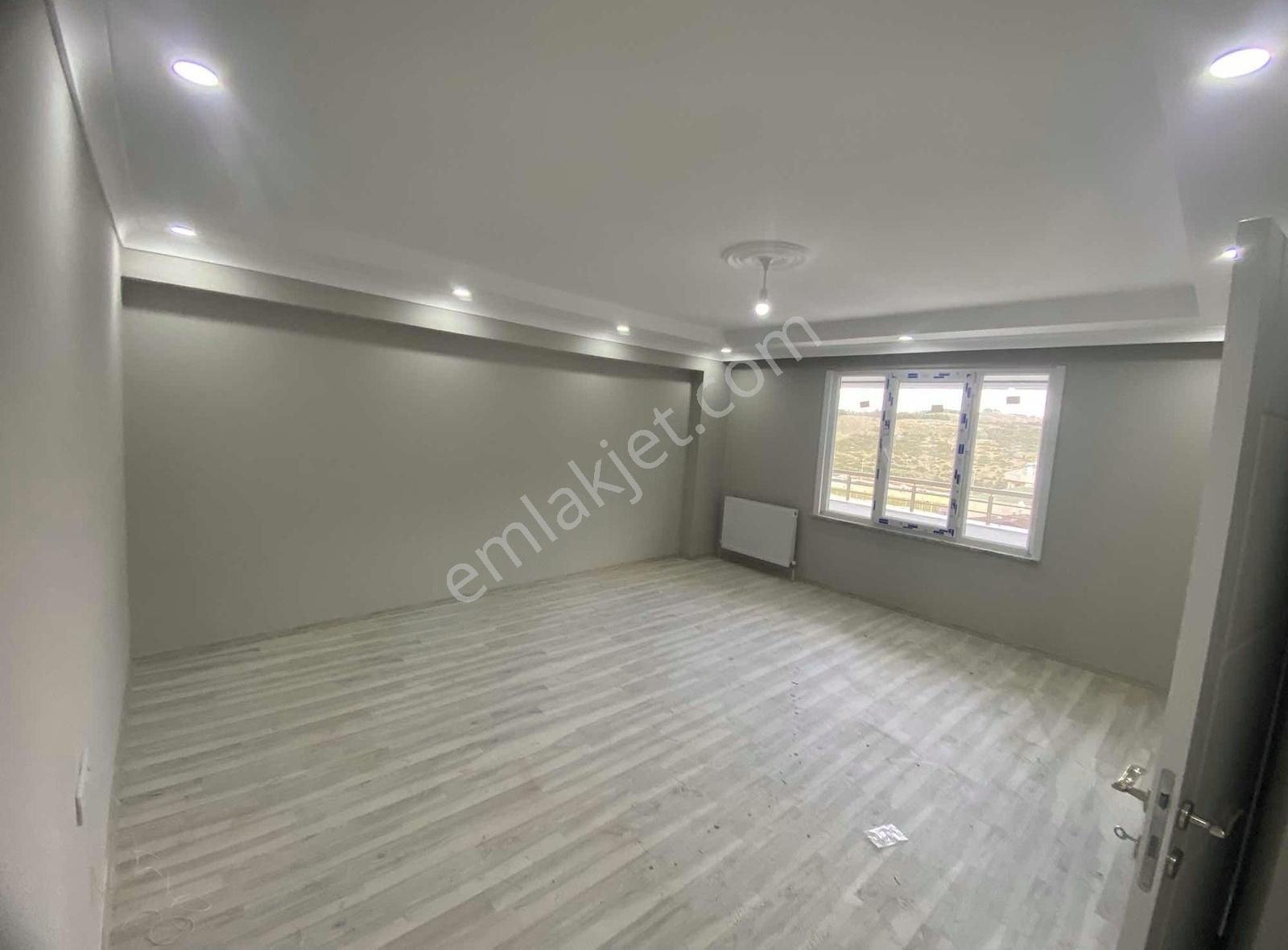 Eray İnşaat Emlak'tan Satılık Arakat 2+1 85m2 Merkezi Konumda