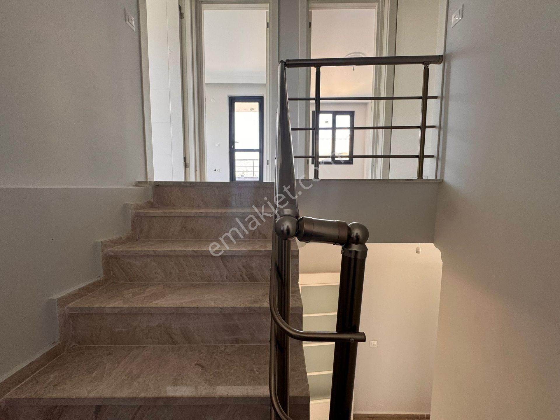 Edremit Gürede Site İçinde Denize Yürüme Mesafesinde 3+1 Villa - Görsel 13