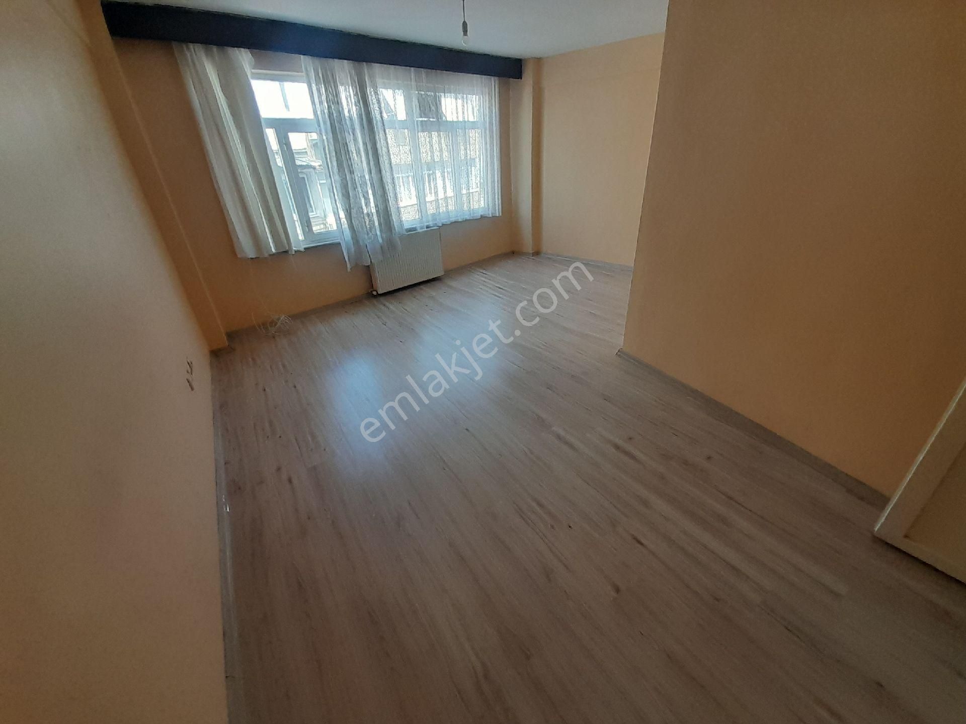 Kocamustafapaşa Sümbülefendi Meşelimescit Sok 2+1 Çift Cephe Kat 3 Satılık Daire