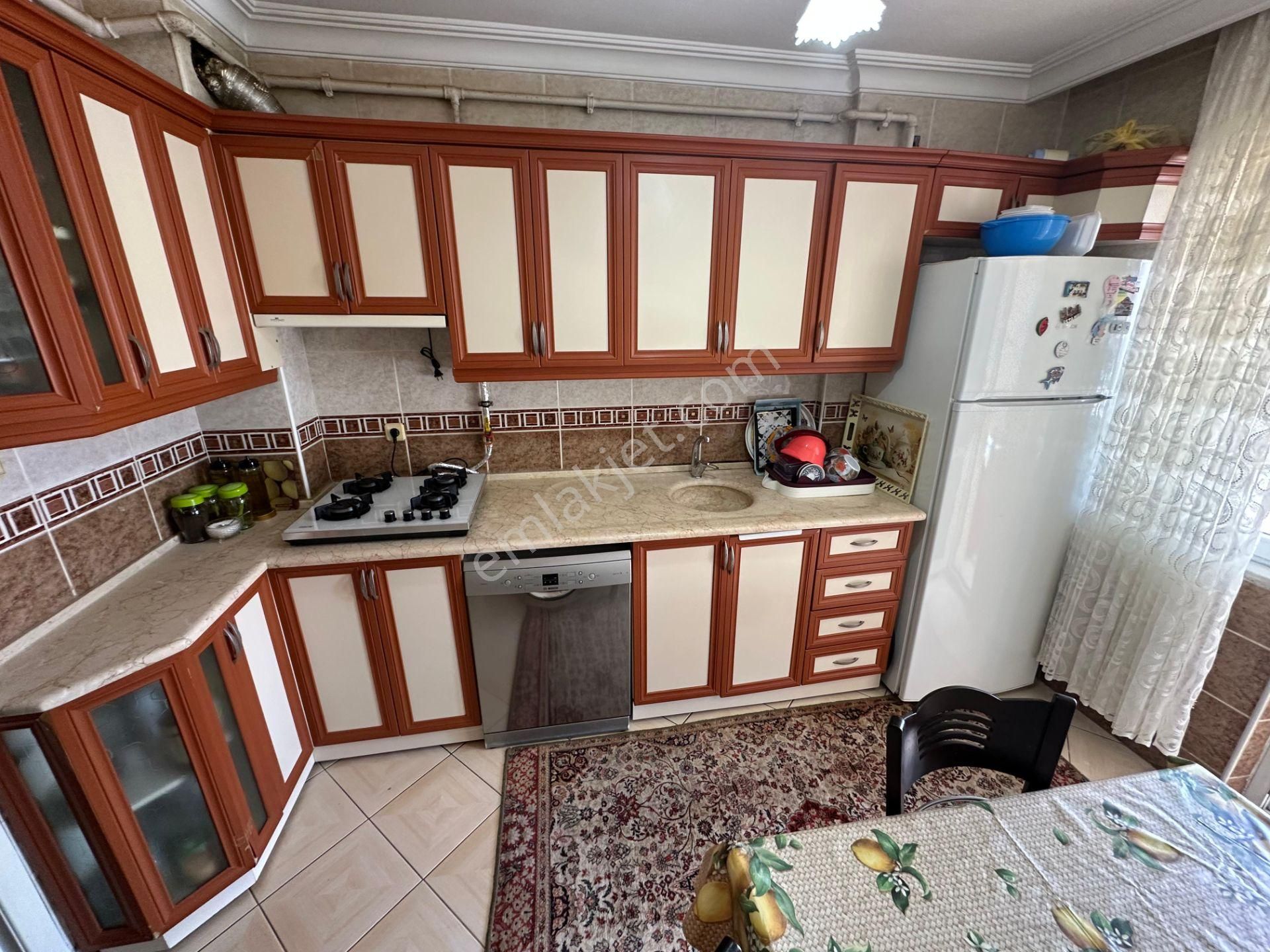 🏡merkezefendi Mahallesi 🏡 ✅3+1 M2 125 5 Katlının 1 Katı ❇️ Kombi Dogalgazlı