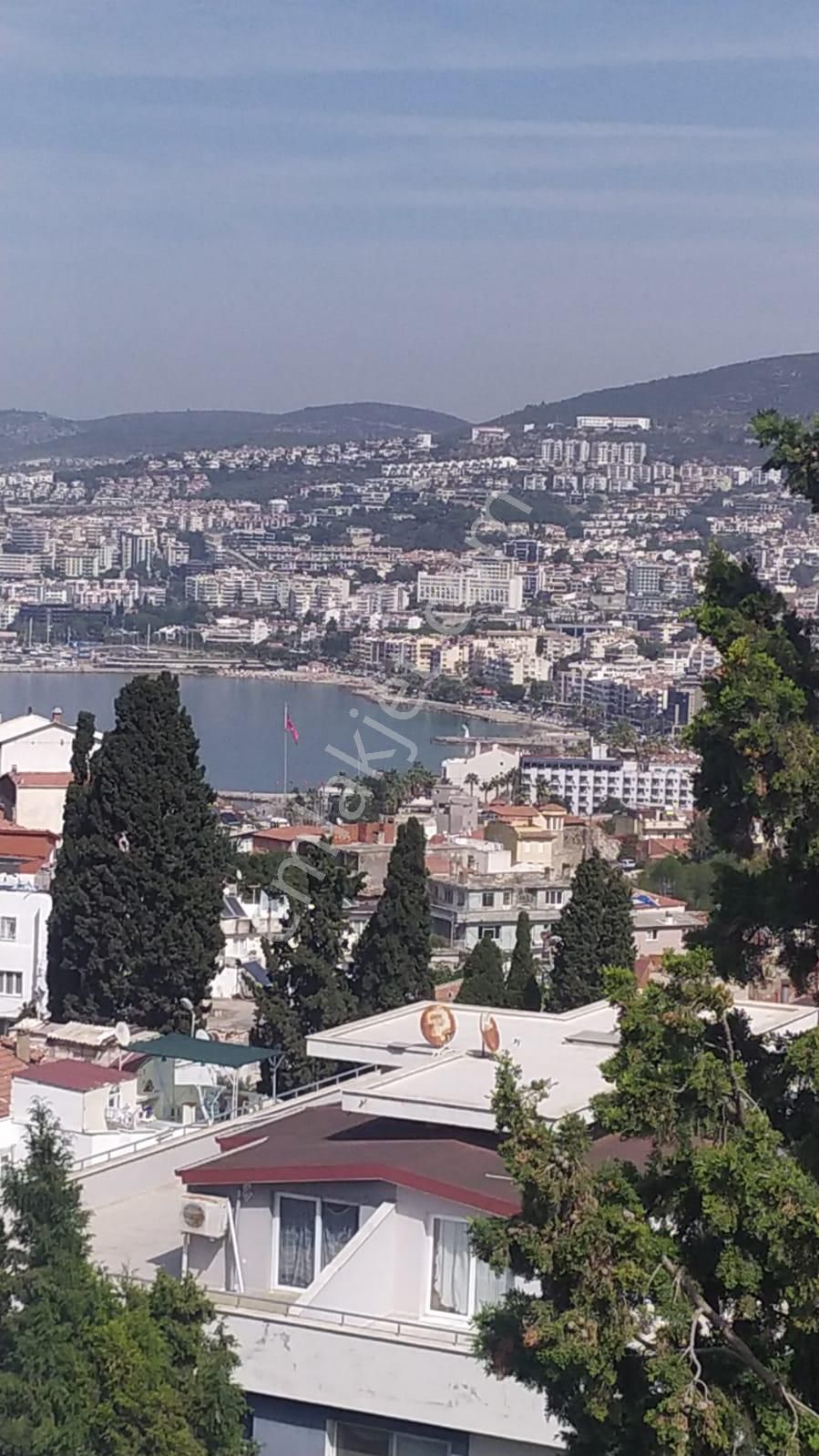 Kuşadası Merkezde Deniz Manzaralı Daire