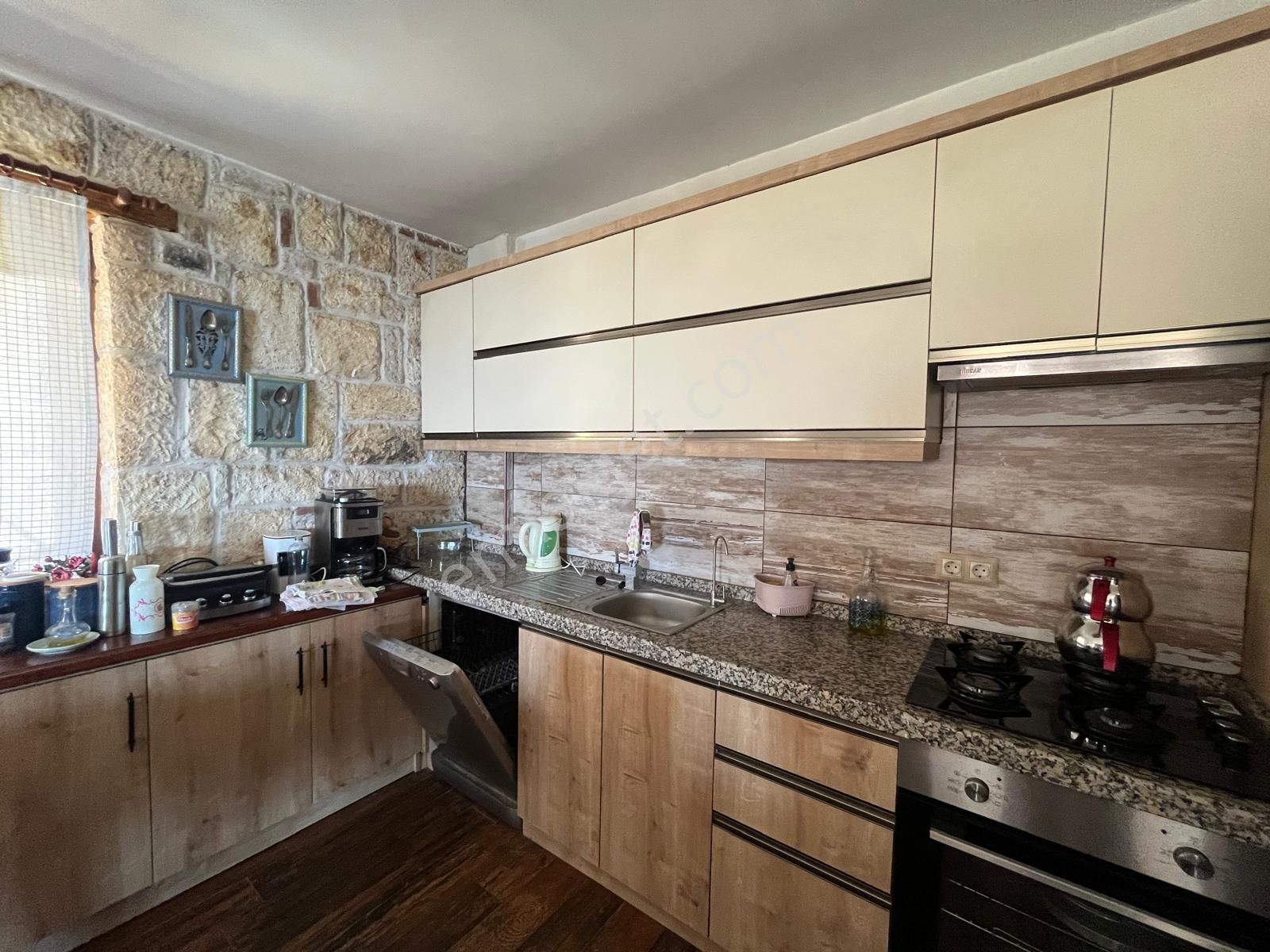 Bimeyko'da Manzaralı Oturuma Hazır 3+1 Villa - Görsel 14