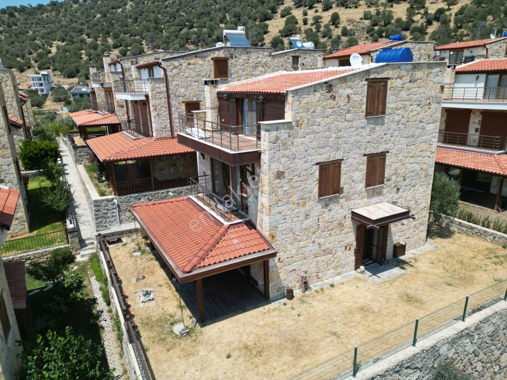 Bimeyko'da Manzaralı Oturuma Hazır 3+1 Villa