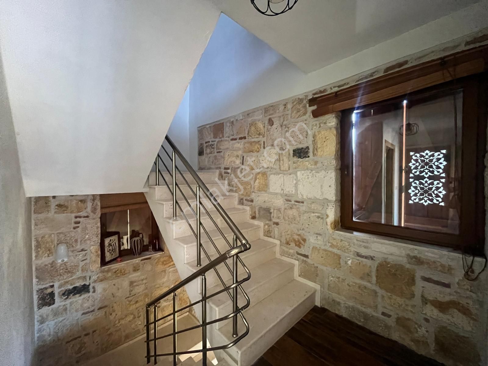 Bimeyko'da Manzaralı Oturuma Hazır 3+1 Villa - Görsel 15