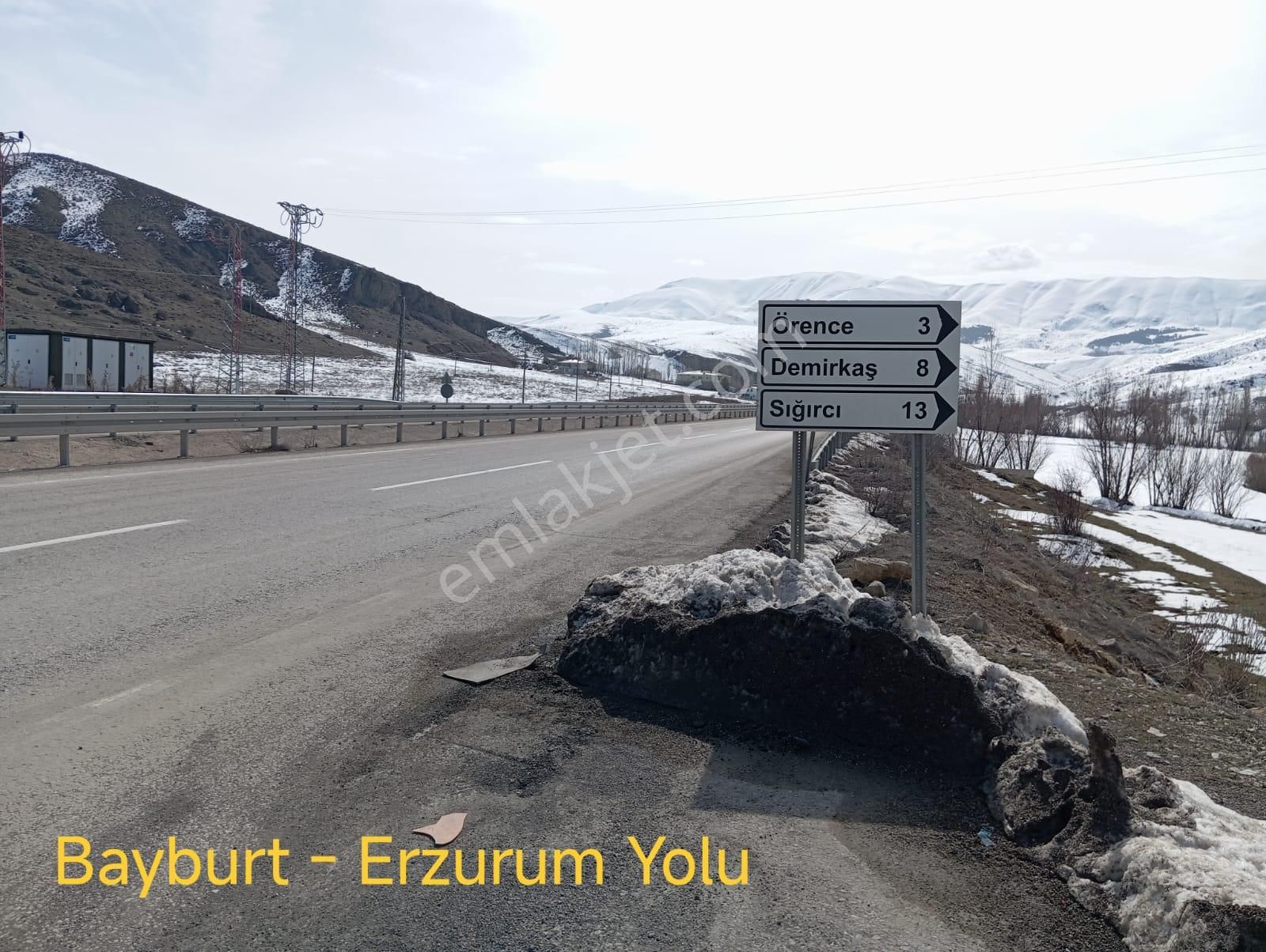 Bayburt Merkez Örence Köyü Satılık Tarla Arıcılık İçin Uygundur. Dönüm Fiyatı 38 Bin