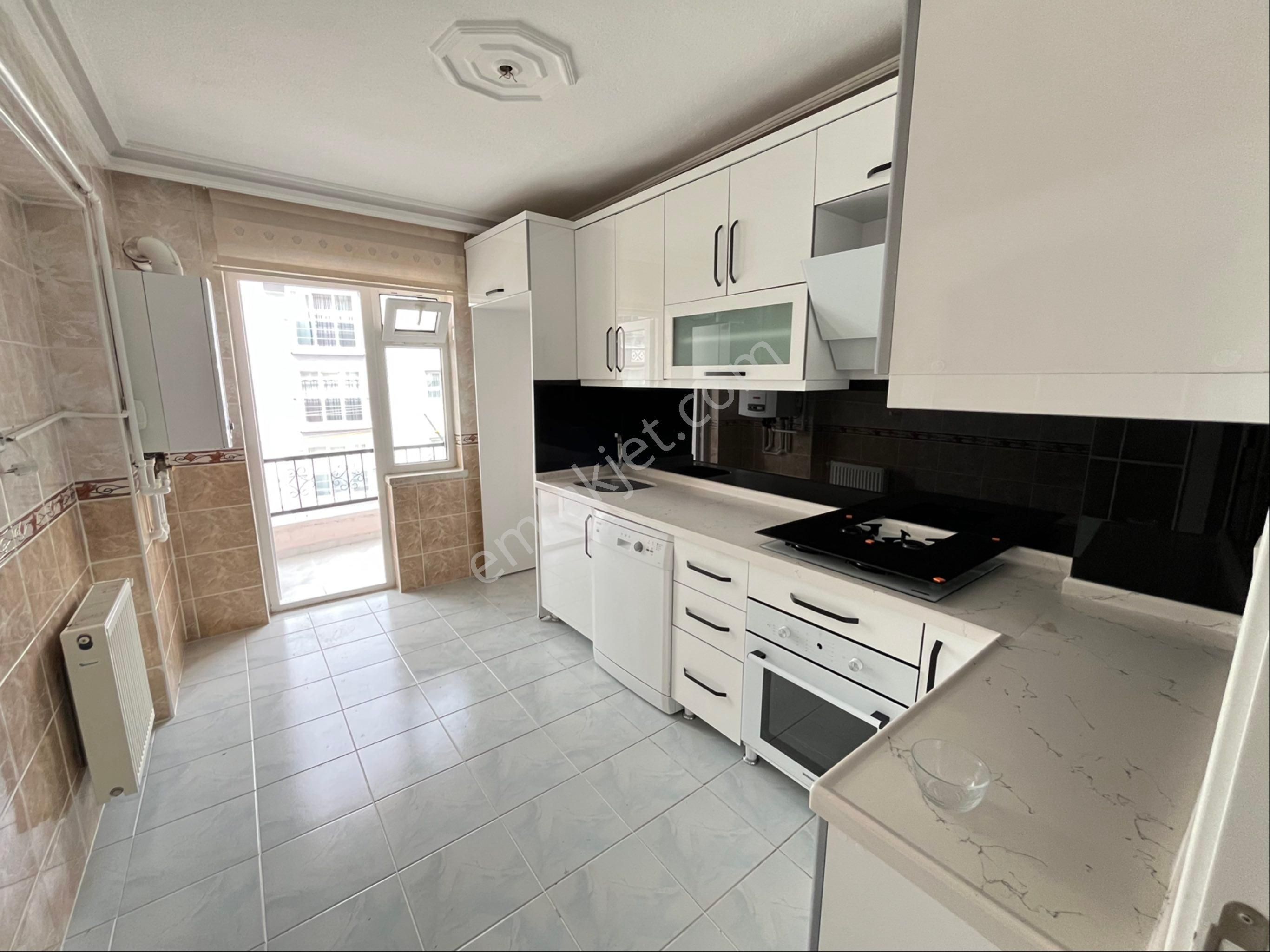 Tekin Emlaktan Arakat Full Yapılı Güney Cephe Cadde Yanı Muhteşem Konum 3+1 Kiralık !!!