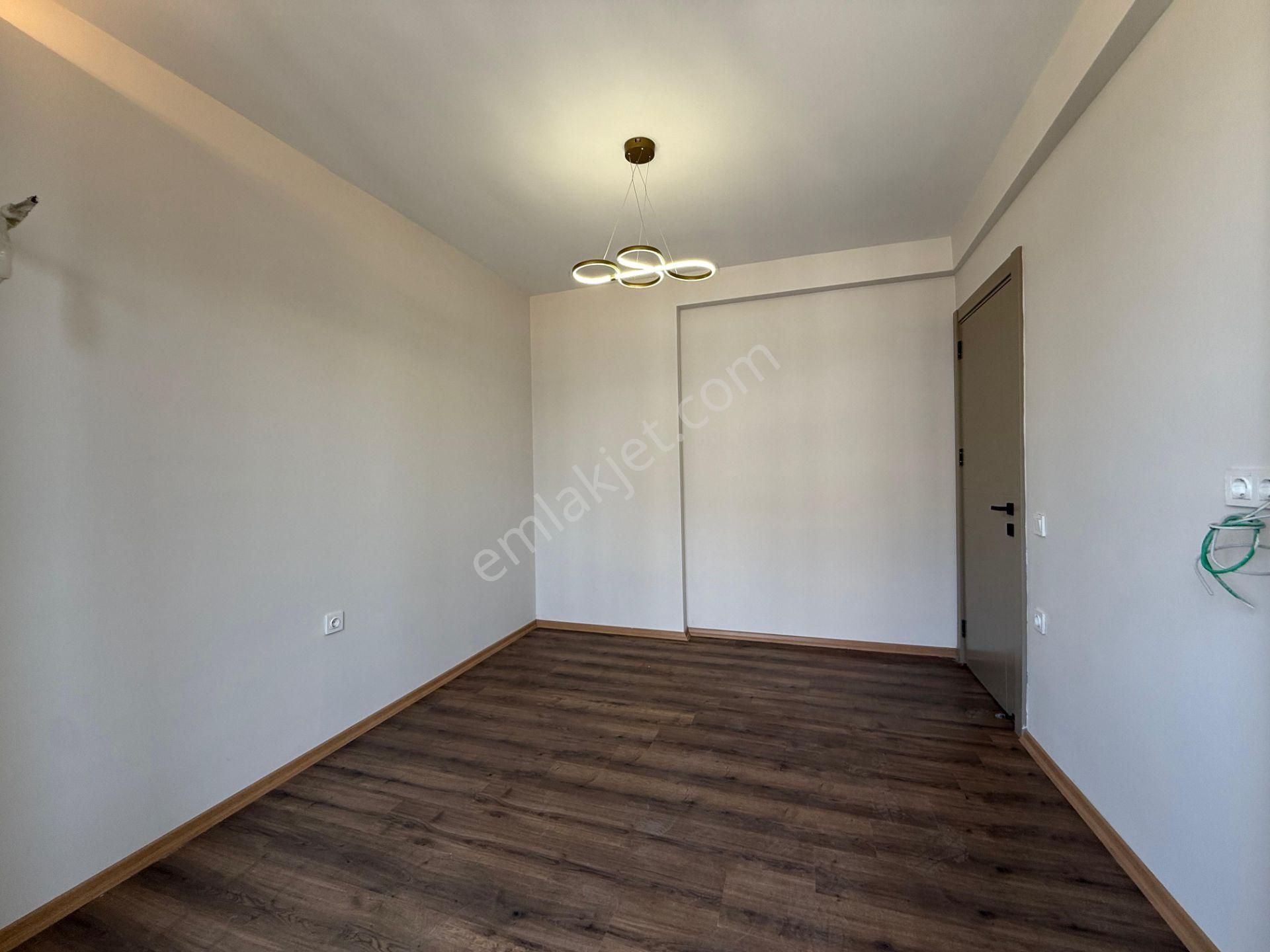 Kabasakalda Sıfır/site/dublex/5+1/2 Mutfak/3 Banyo/40 M2 Teraslı - Görsel 6