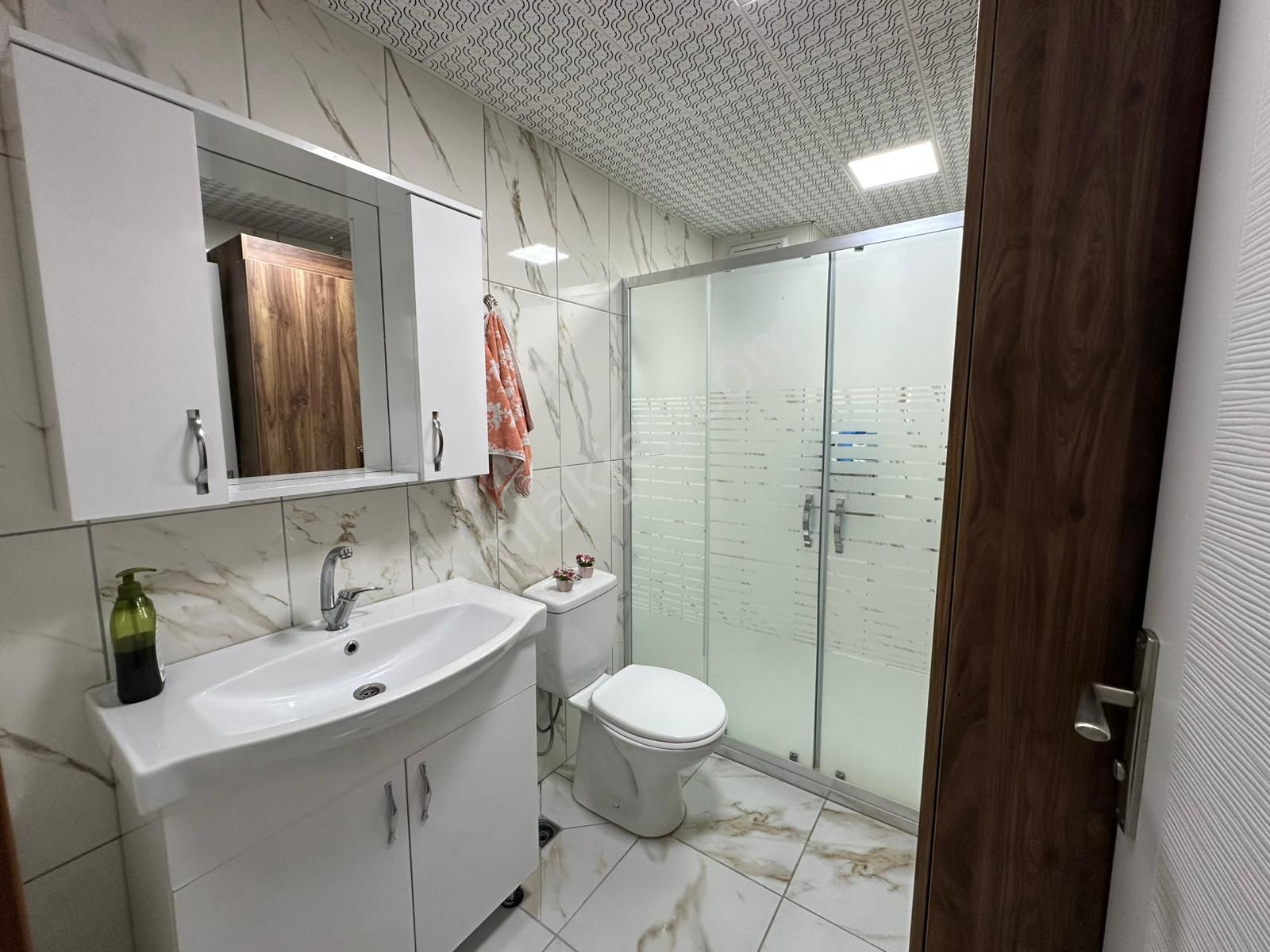 Feridunçelik'te Cadde Yakını Asansörlü Full Yapılı 3+1 Ara Katta Satılık Daire !! - Görsel 18