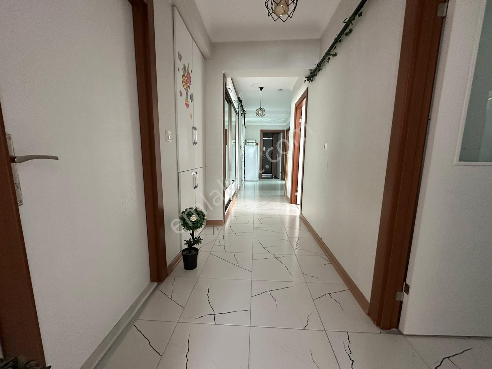 Feridunçelik'te Cadde Yakını Asansörlü Full Yapılı 3+1 Ara Katta Satılık Daire !! - Görsel 13