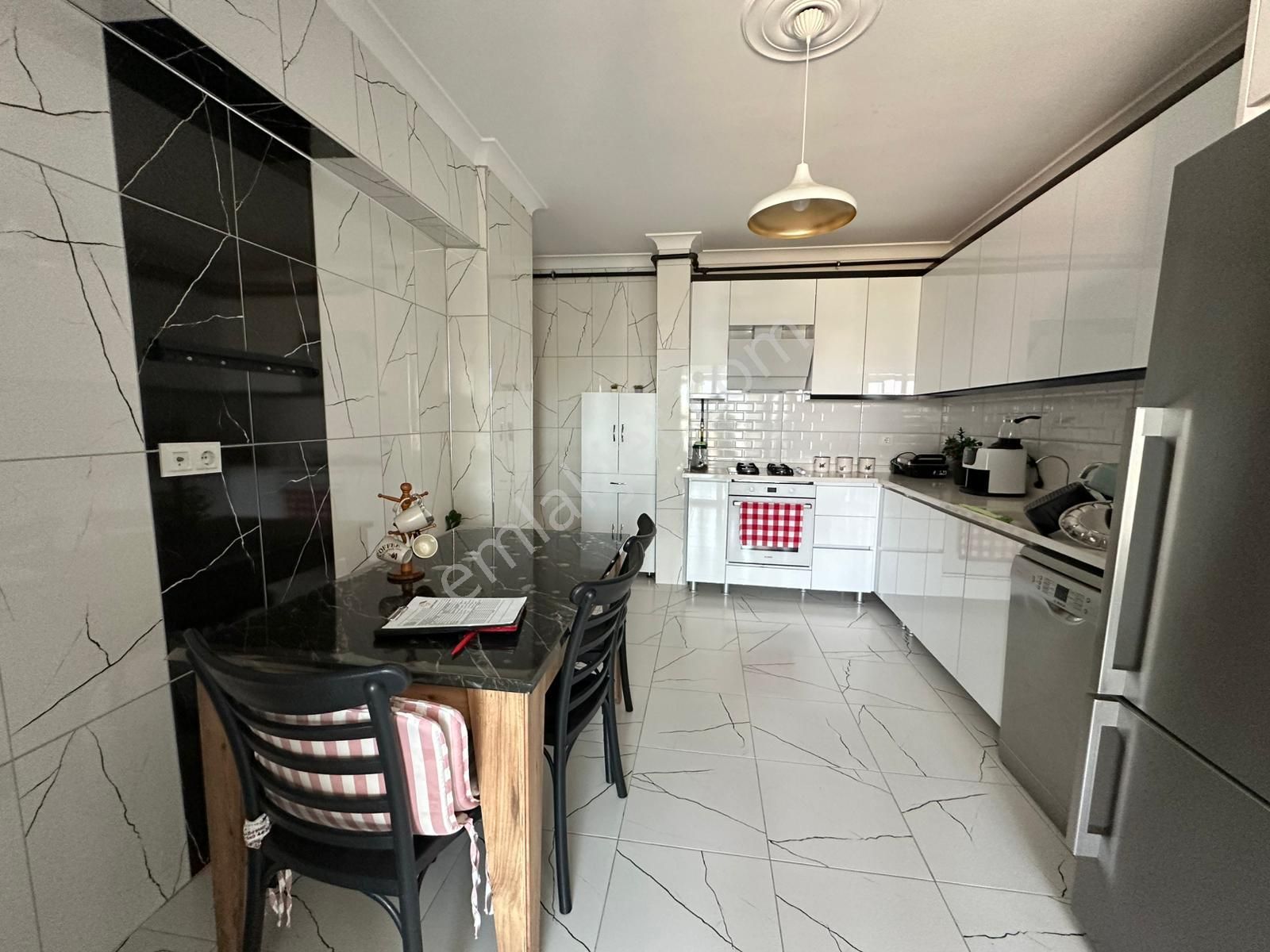 Feridunçelik'te Cadde Yakını Asansörlü Full Yapılı 3+1 Ara Katta Satılık Daire !! - Görsel 3