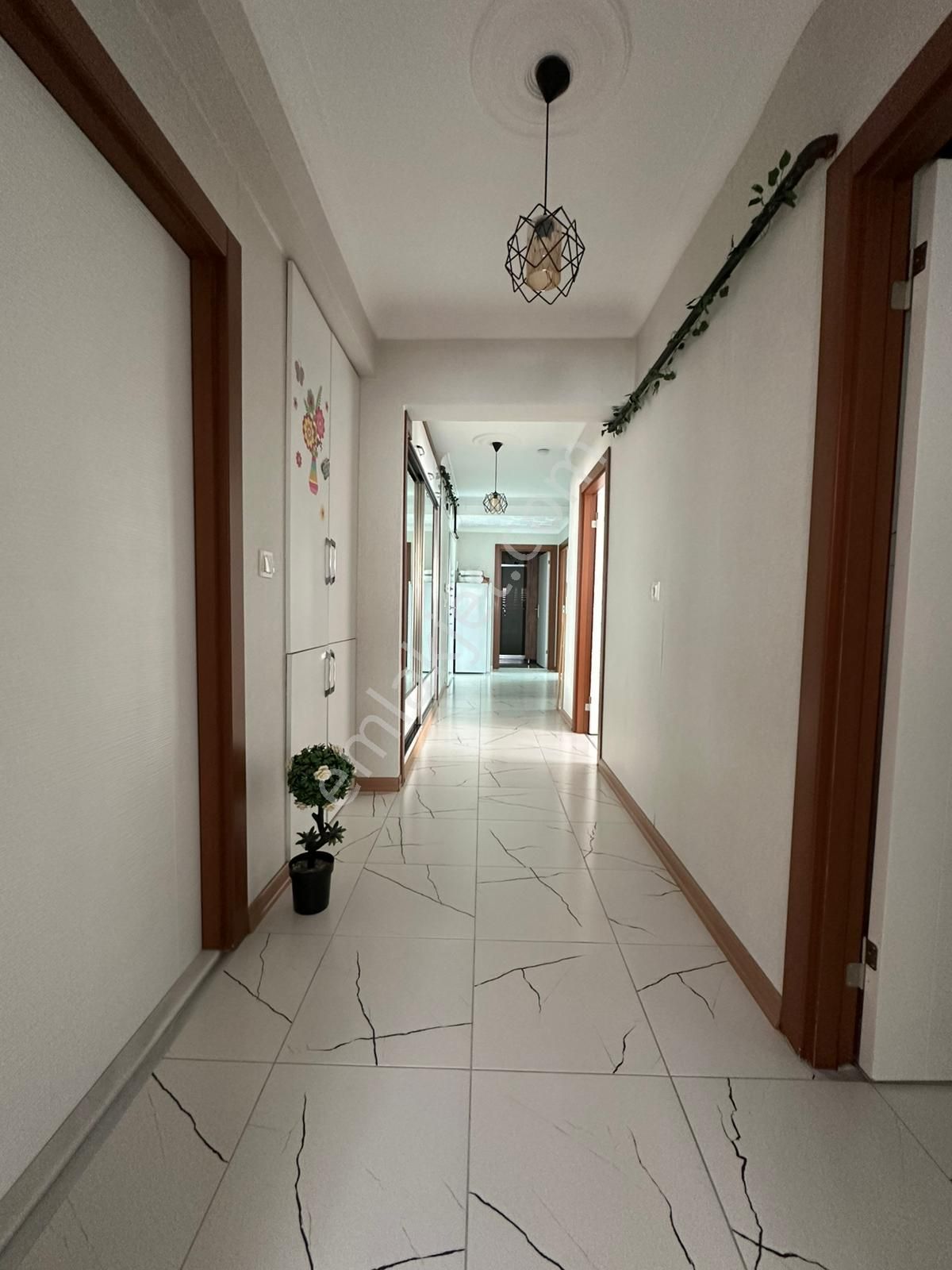 Feridunçelik'te Cadde Yakını Asansörlü Full Yapılı 3+1 Ara Katta Satılık Daire !! - Görsel 14