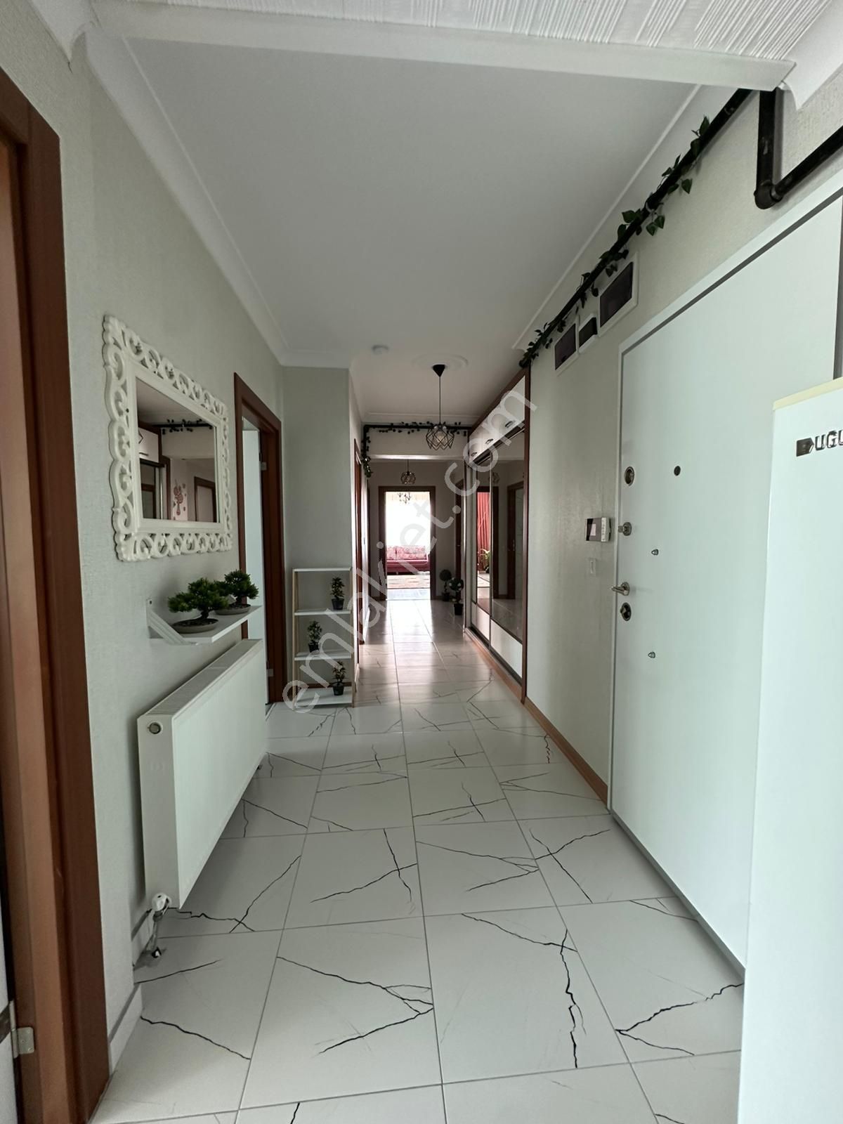 Feridunçelik'te Cadde Yakını Asansörlü Full Yapılı 3+1 Ara Katta Satılık Daire !! - Görsel 16