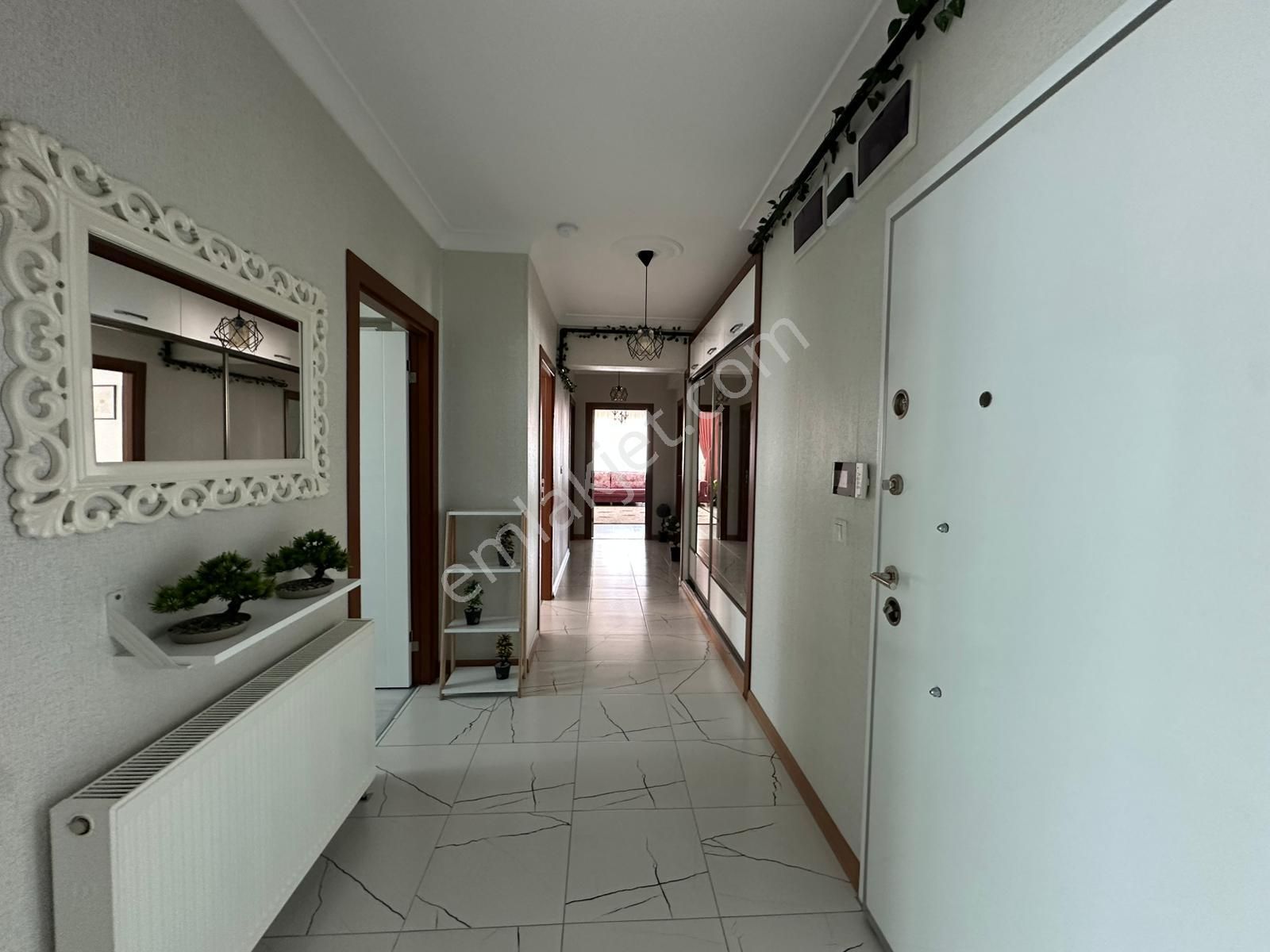 Feridunçelik'te Cadde Yakını Asansörlü Full Yapılı 3+1 Ara Katta Satılık Daire !! - Görsel 15