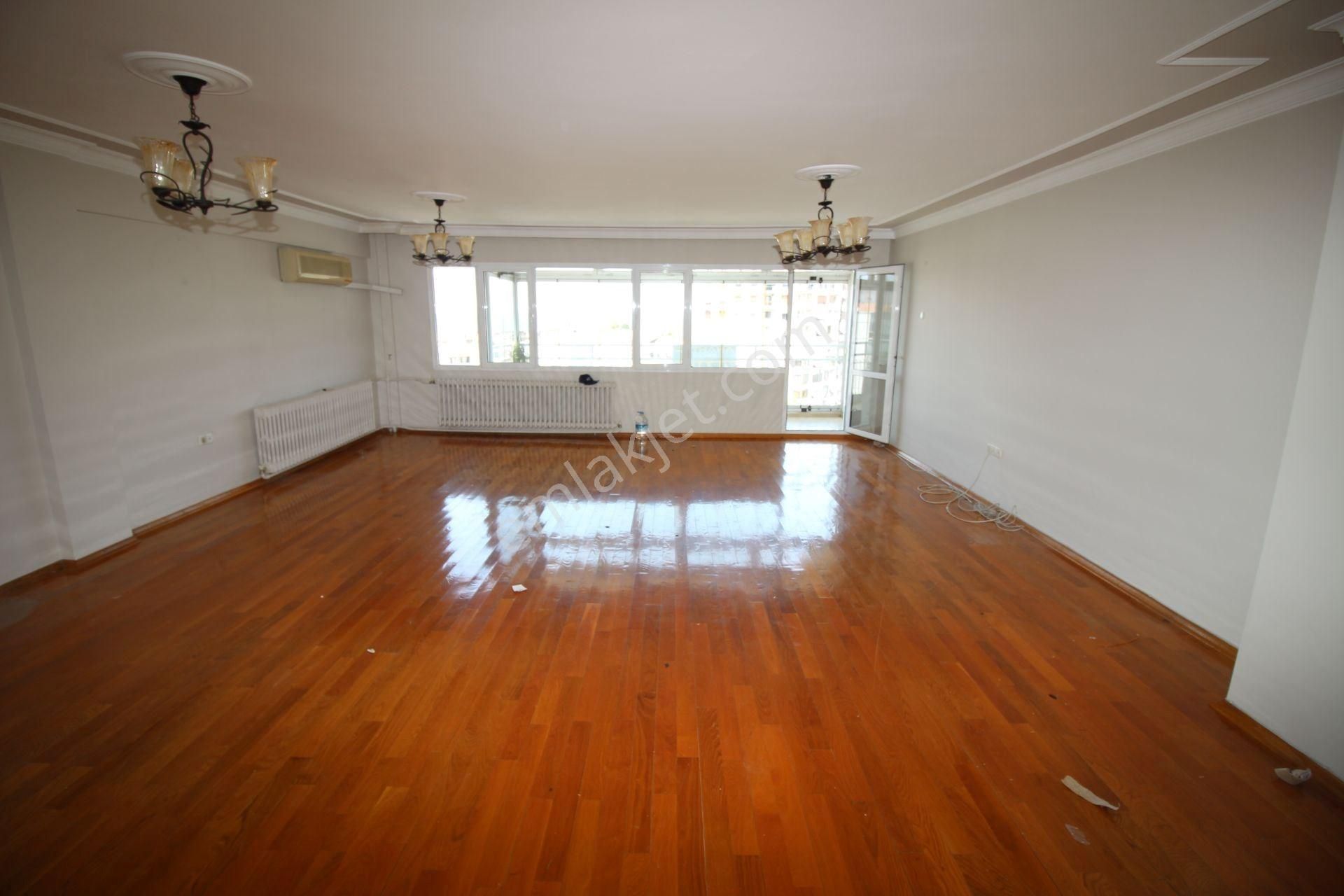 Göztepe Metro Yanı İnönü Cadde Üzeri D.gazlı 4+1 Kiralık Daire
