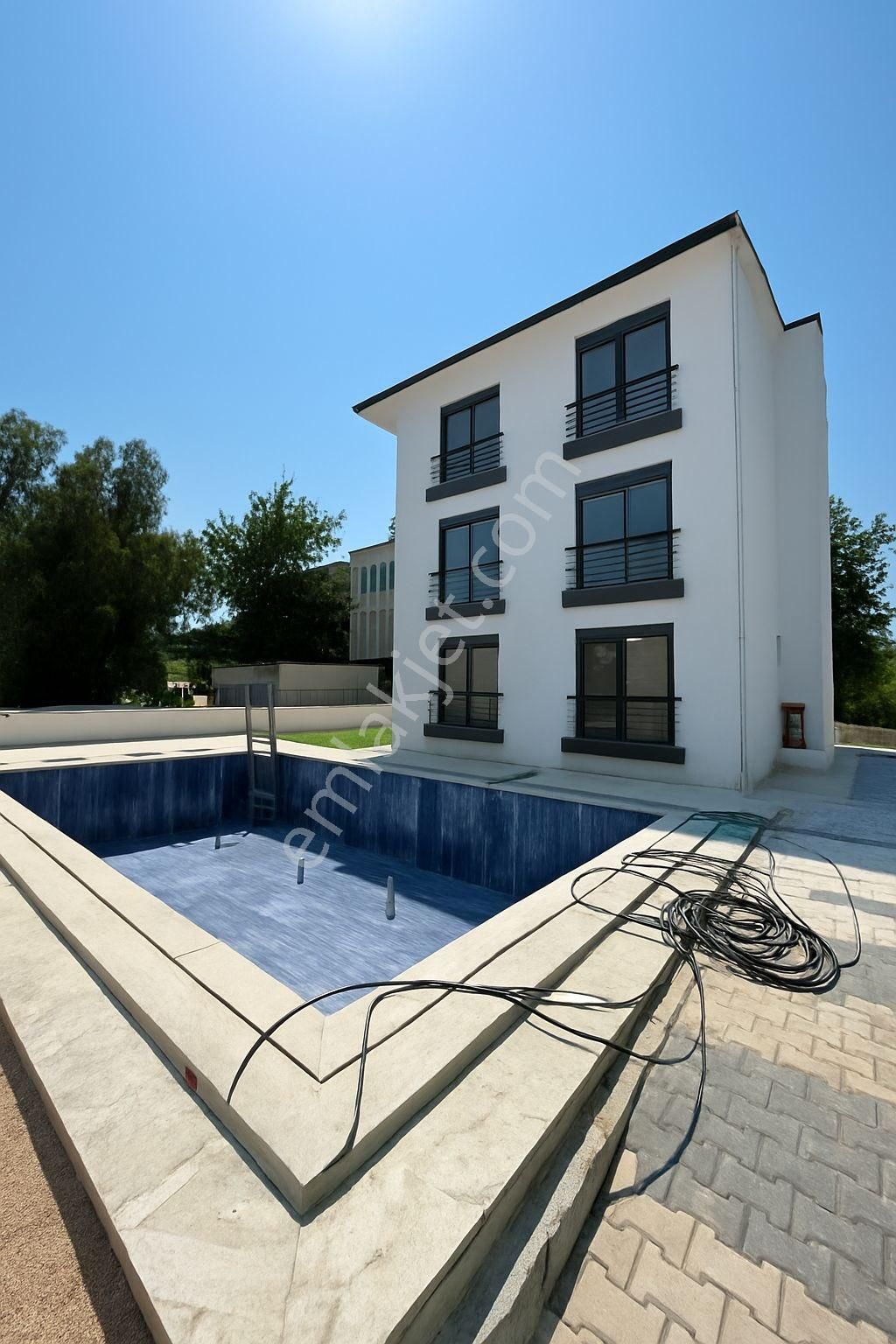 Belek Kadriye'de 1+1 Havuz Başı Satılık Daire