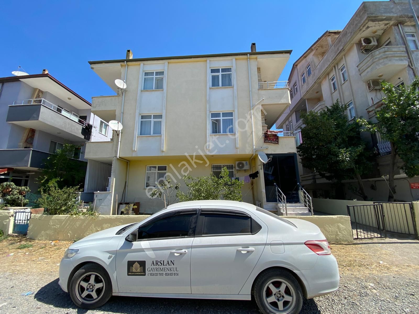 Denize Yüz Metre Mesafede Çift Giriş Müstakil Bahçeli Masrafsız 2+1 Daire