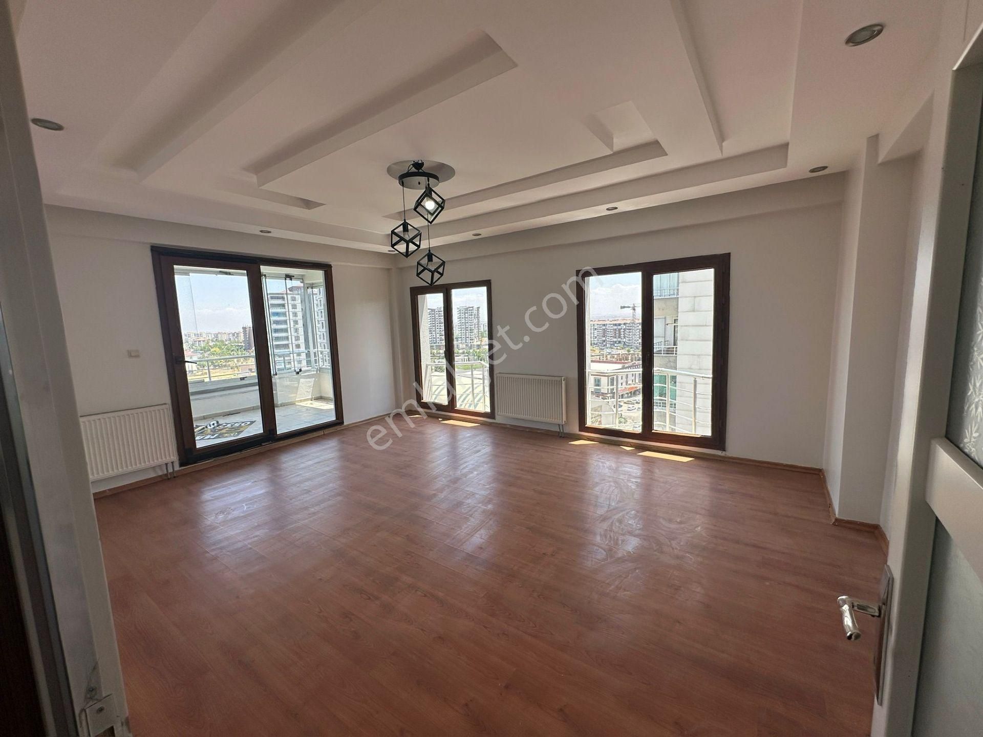 Radison Otel Arkasında Taşınmaya Hazır Bakımlı 4+1 Satılık Ara Kat Daire