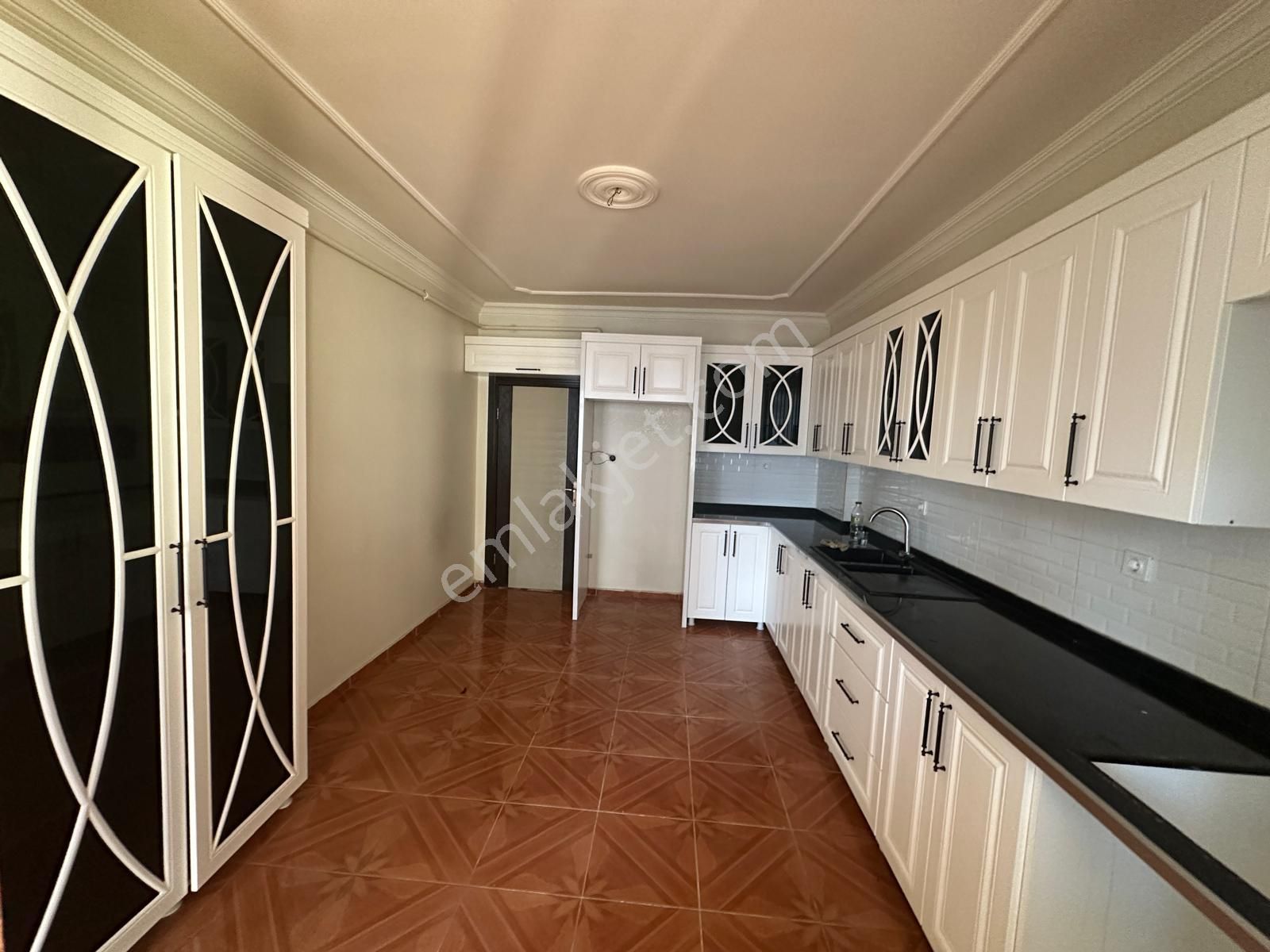 Bağcılar Millet Bahçesi Karşısında Taşınmaya Hzır Satılık 3+1 Ara Kat Daire