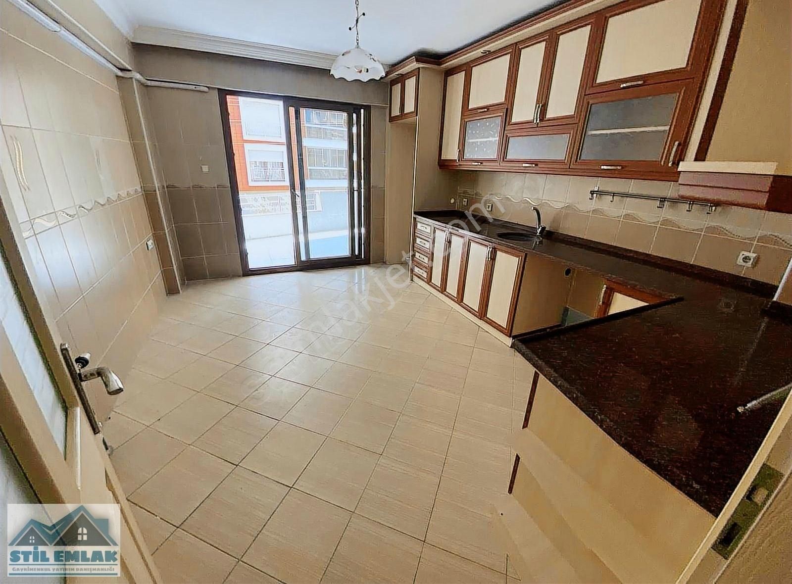 Salihli Kiralık 3+1 150 M2 Daire Yörük Mh.