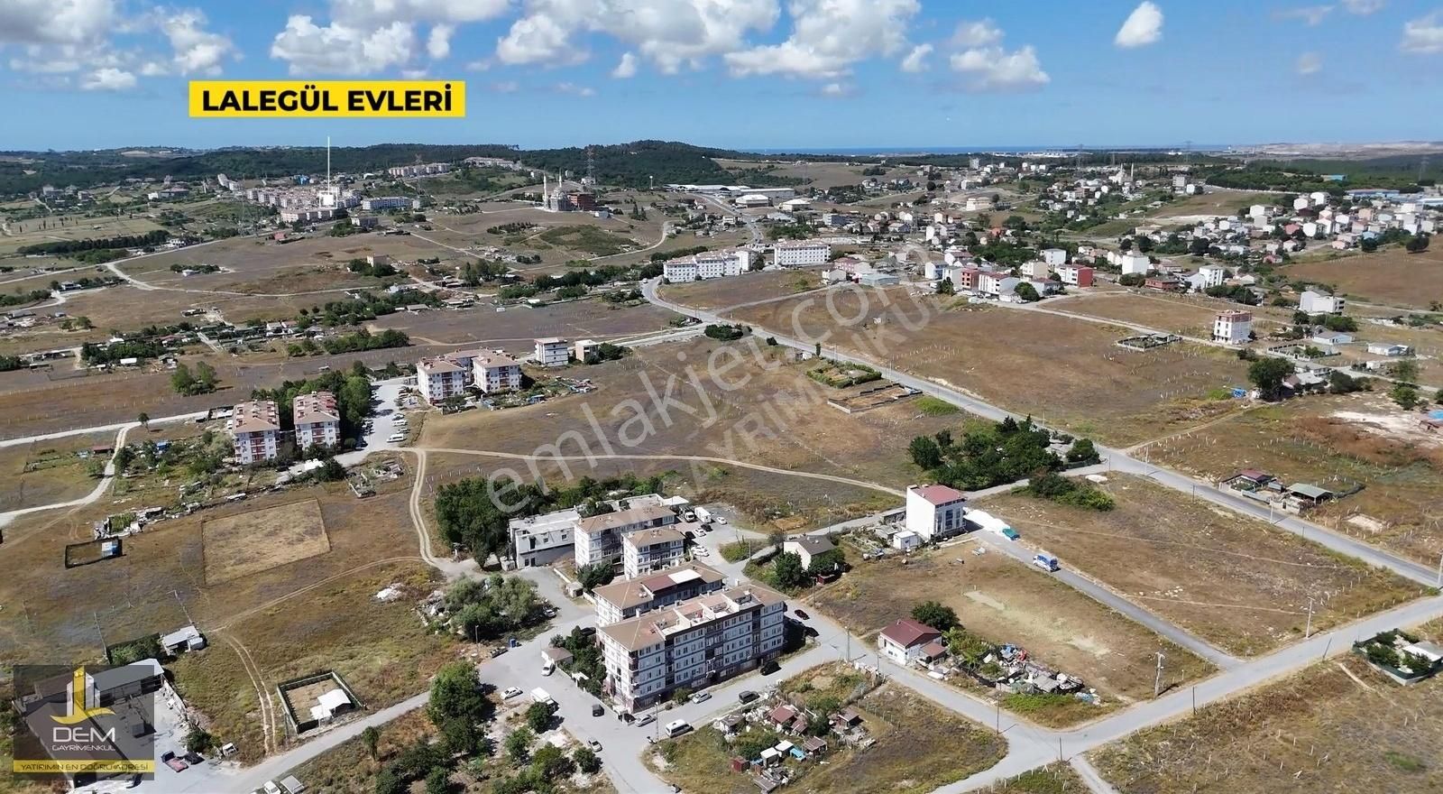 Arnavutköy Taşoluk Adnan Menderes Mahallesinde 320m Arsa