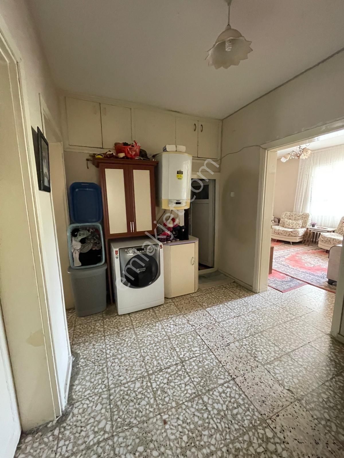 Yeşilevler Vefa Caddesinde 3 Katlı Satılık Müstakil Ev - Görsel 19