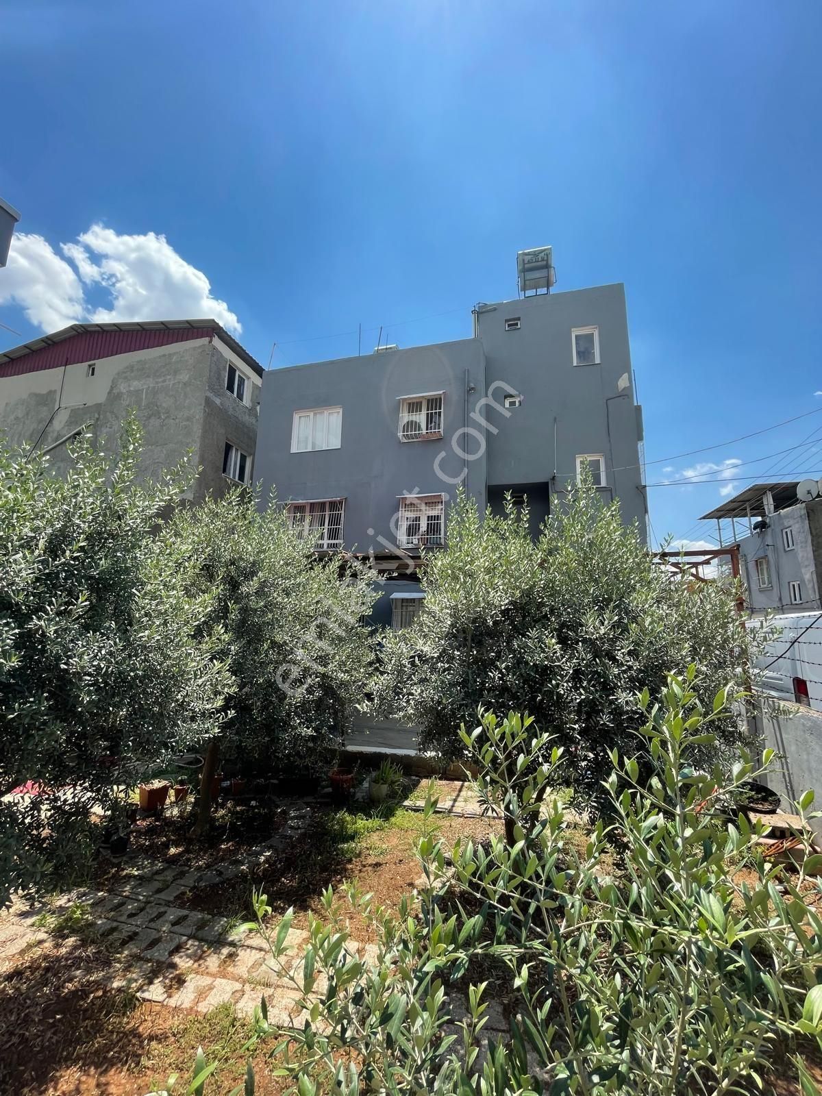 Yeşilevler Vefa Caddesinde 3 Katlı Satılık Müstakil Ev - Görsel 2