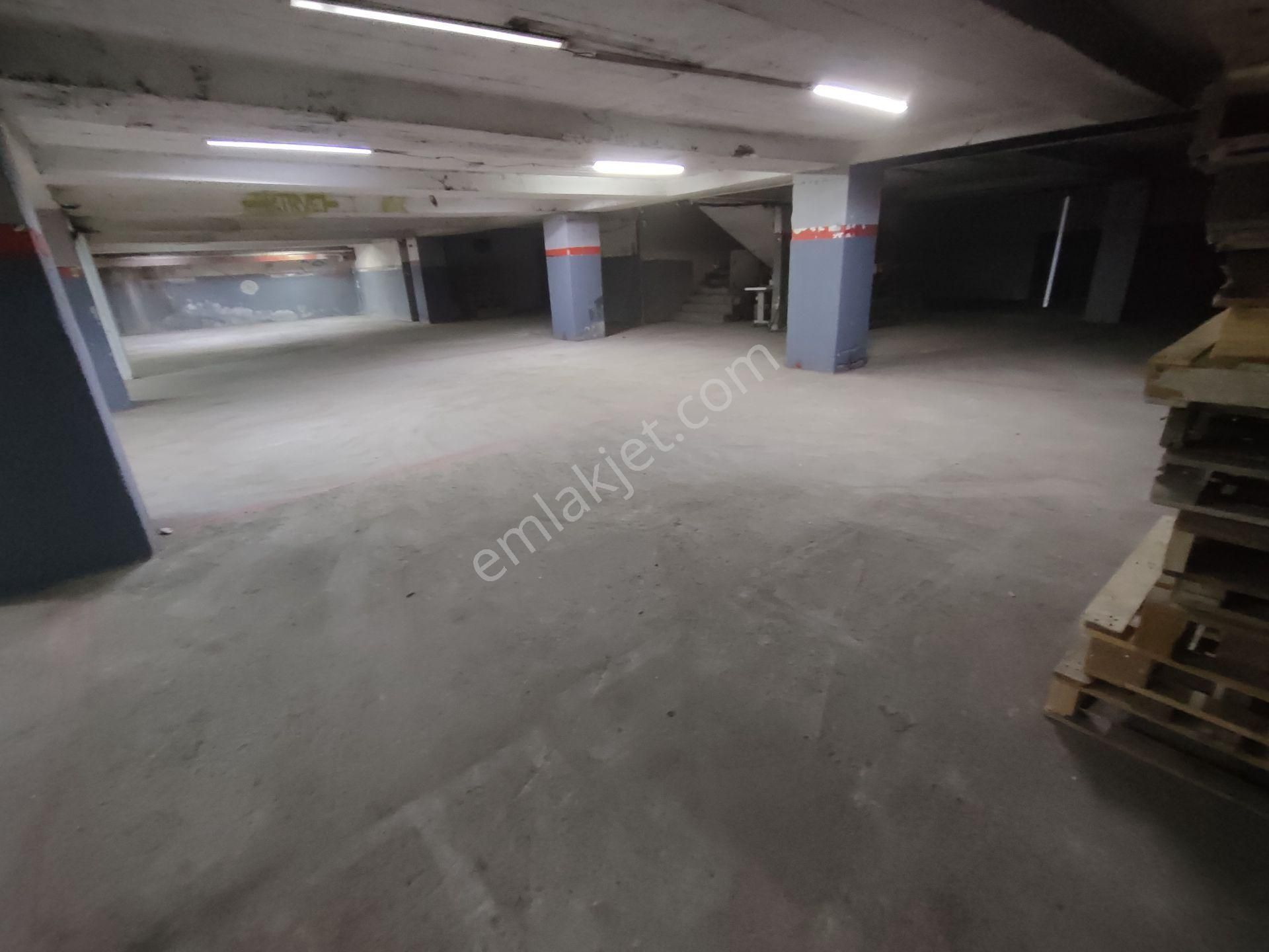 Bağcılar Meydana Yakın Araç Girişine Uygun 700 M2 Kiralık İşyeri