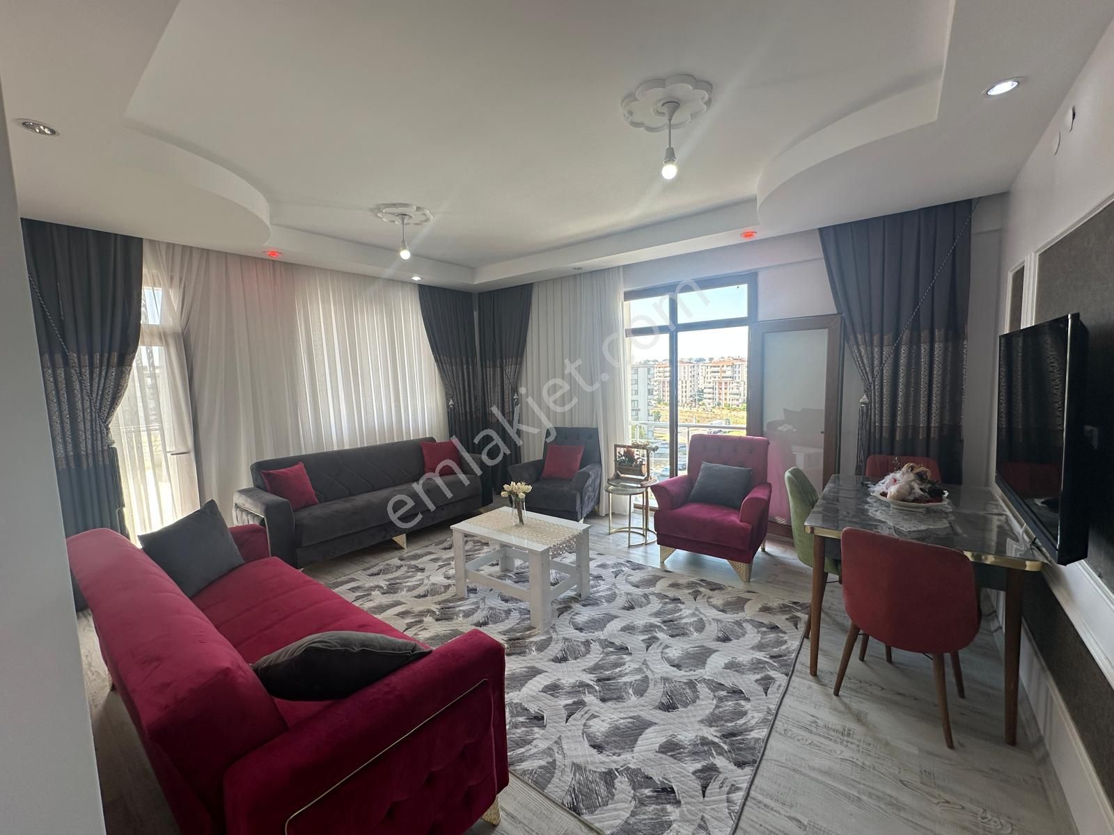 Bağcılar Ana Caddesinde Satılık 3+1 Fırsat Daire