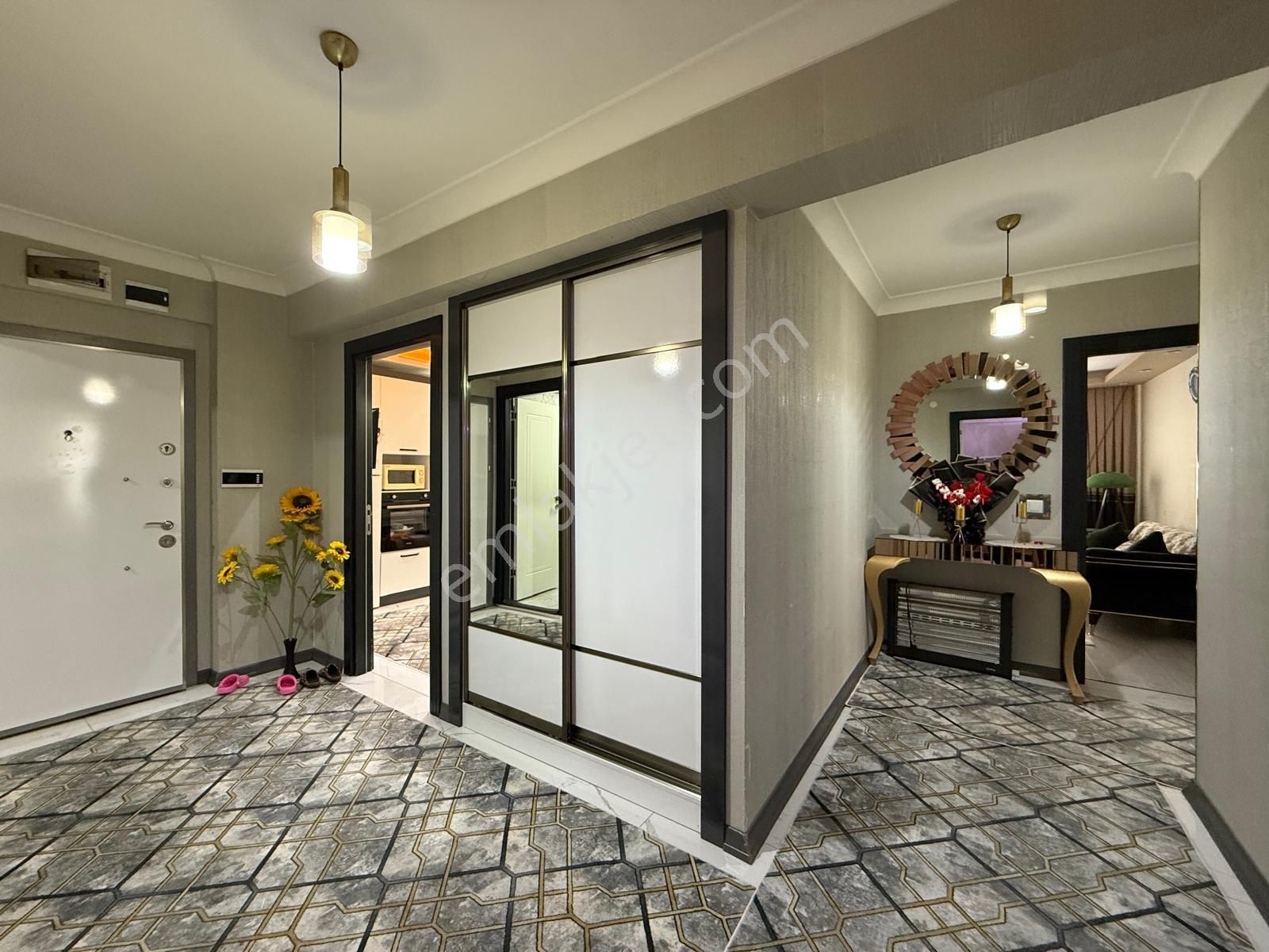 Öz'maşallah.dan Cadde Yakın Geniş Yapılı 3+1 Daire - Görsel 8