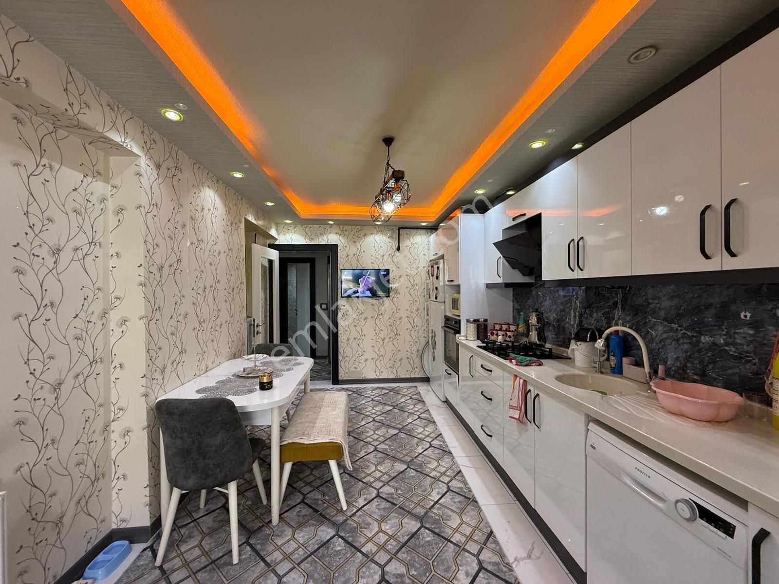 Öz'maşallah.dan Cadde Yakın Geniş Yapılı 3+1 Daire - Görsel 3