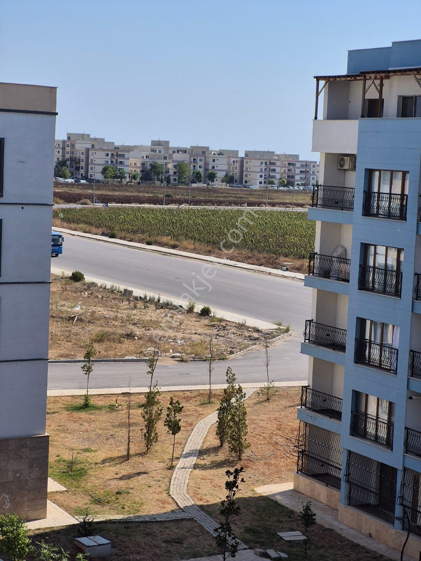 Tapu Masrafsız Bulvar Yanı 2+1 Yemek Odalı Borçsuz Buruk Toki