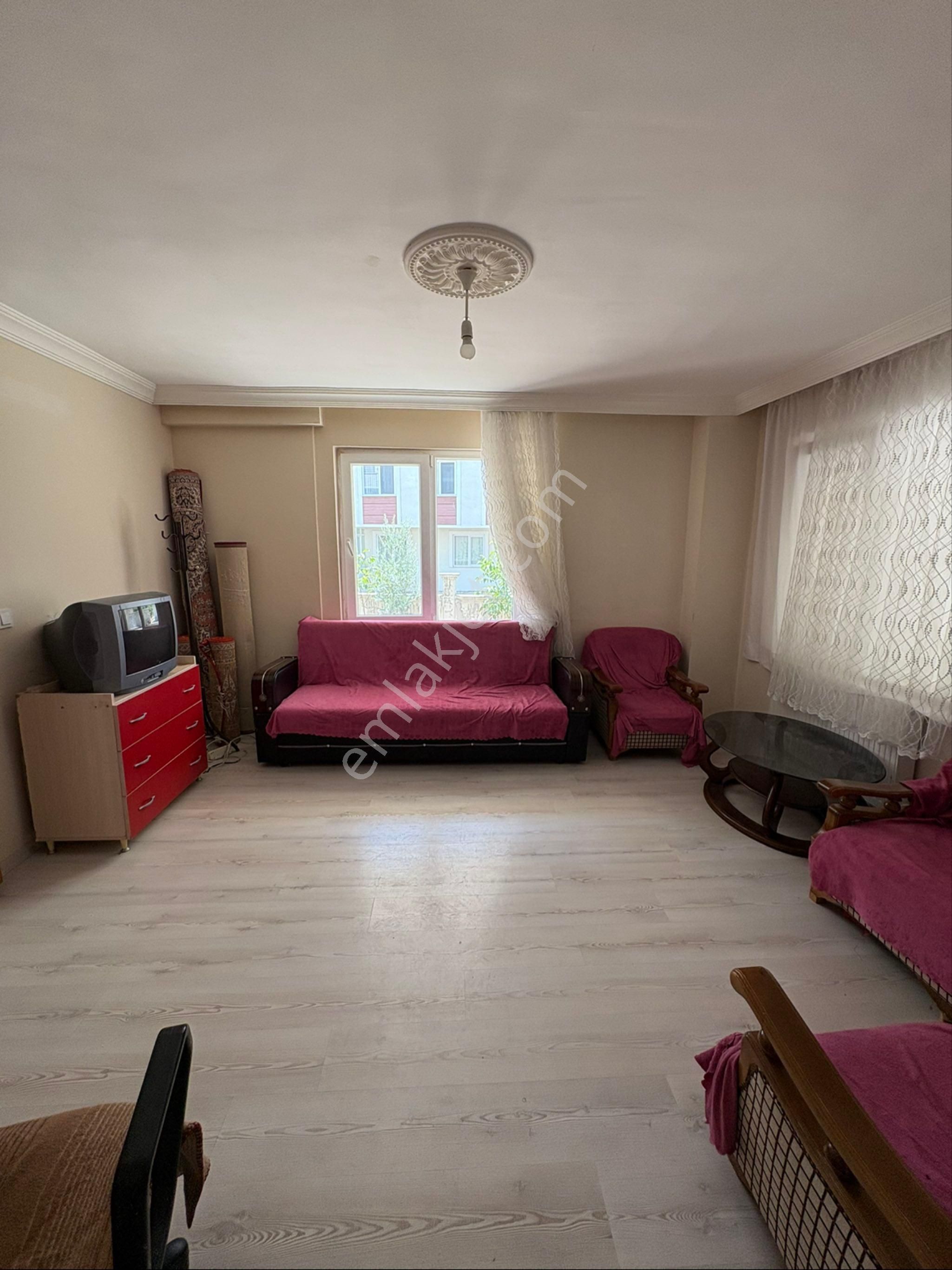 İnal Emlaktan Emek Mahallesinde Satılık 2+0 70 M2 Daire