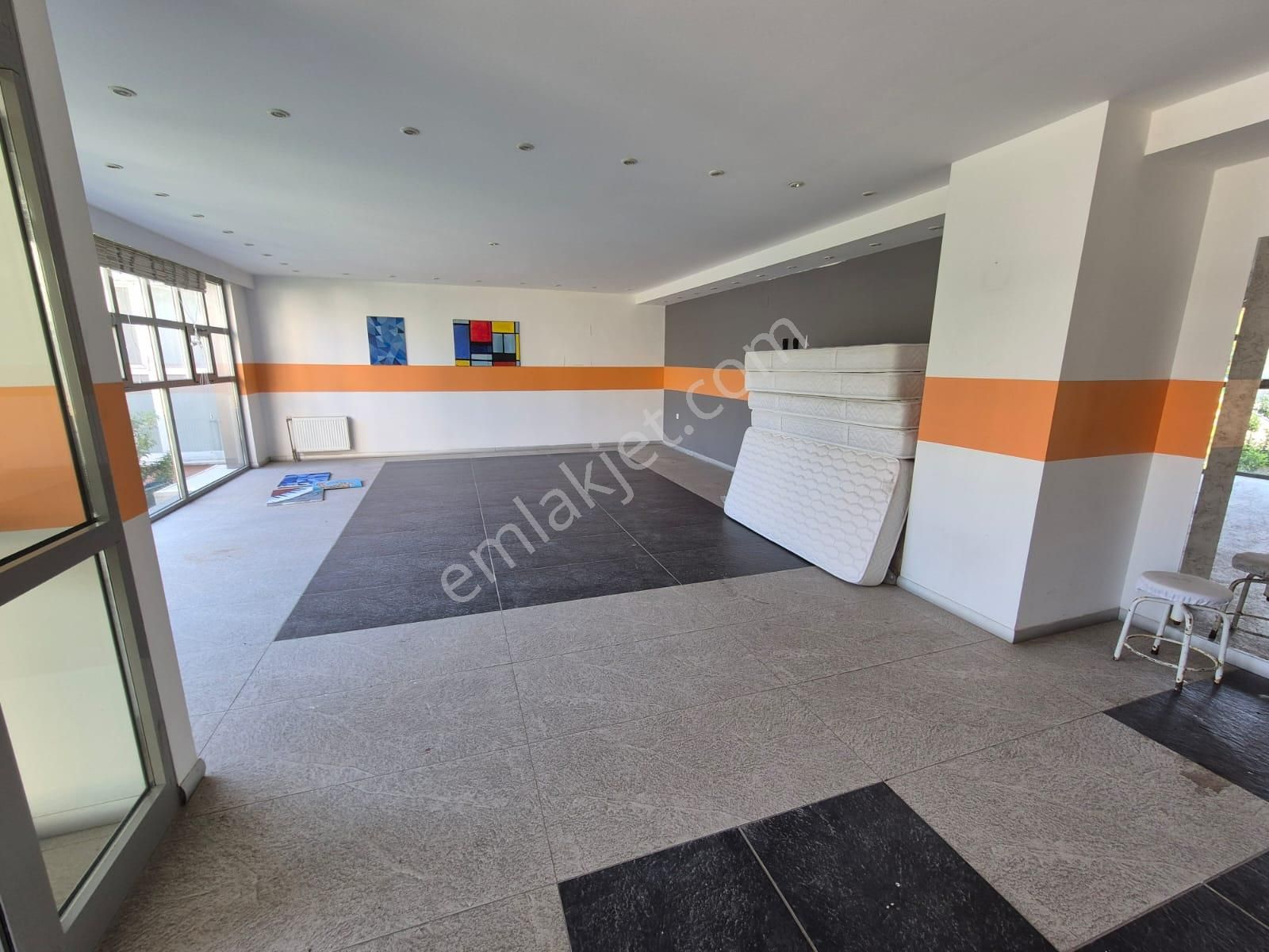 Delux'den Hürriyet Mah.'de Geniş Kapasiteli Kiralık Yurt Binası - Görsel 5