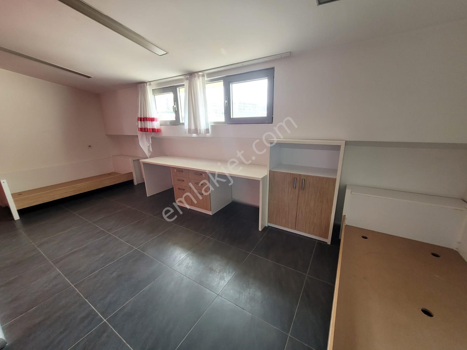 Delux'den Hürriyet Mah.'de Geniş Kapasiteli Kiralık Yurt Binası - Görsel 28