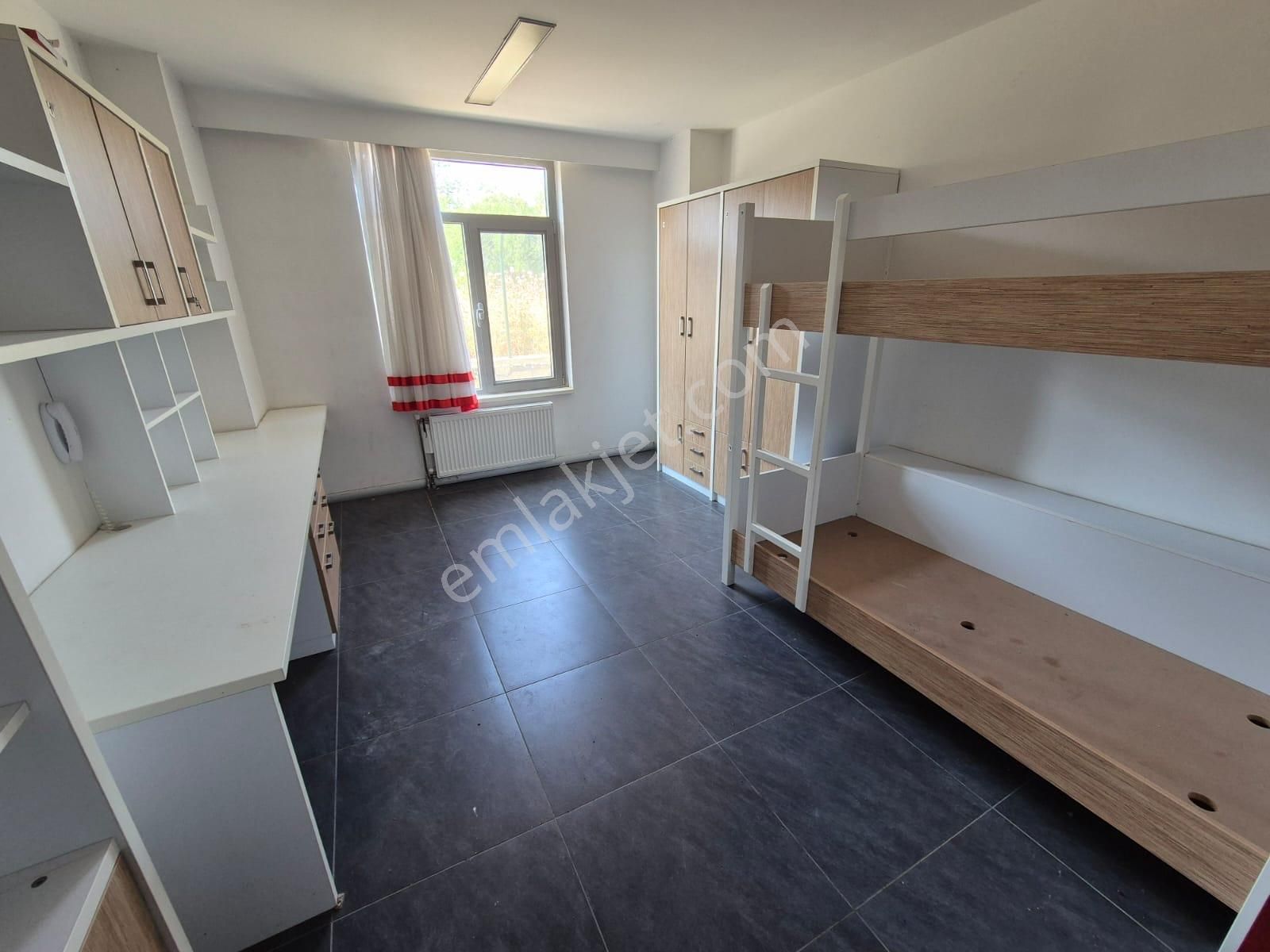 Delux'den Hürriyet Mah.'de Geniş Kapasiteli Kiralık Yurt Binası - Görsel 23