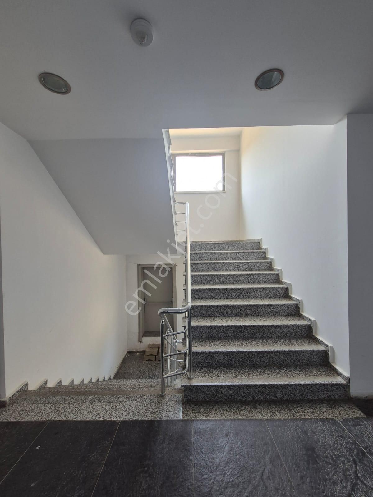 Delux'den Hürriyet Mah.'de Geniş Kapasiteli Kiralık Yurt Binası - Görsel 8