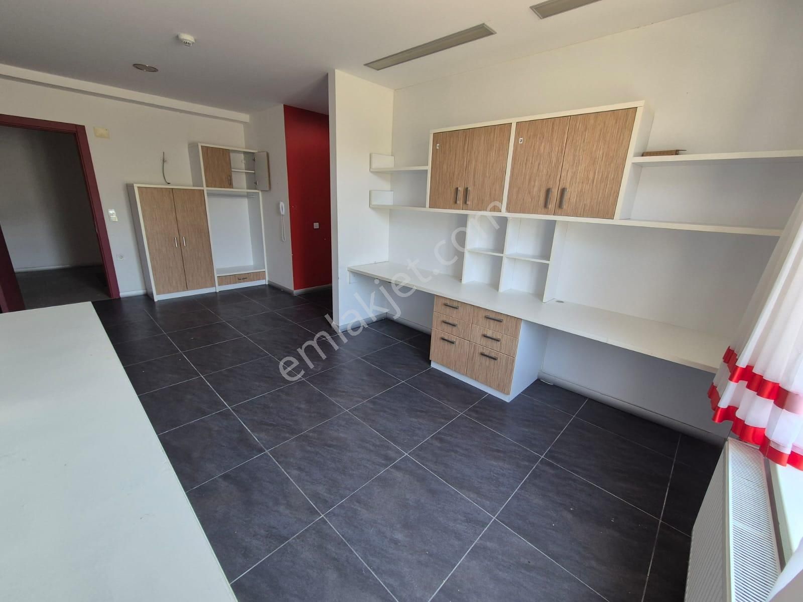 Delux'den Hürriyet Mah.'de Geniş Kapasiteli Kiralık Yurt Binası - Görsel 14